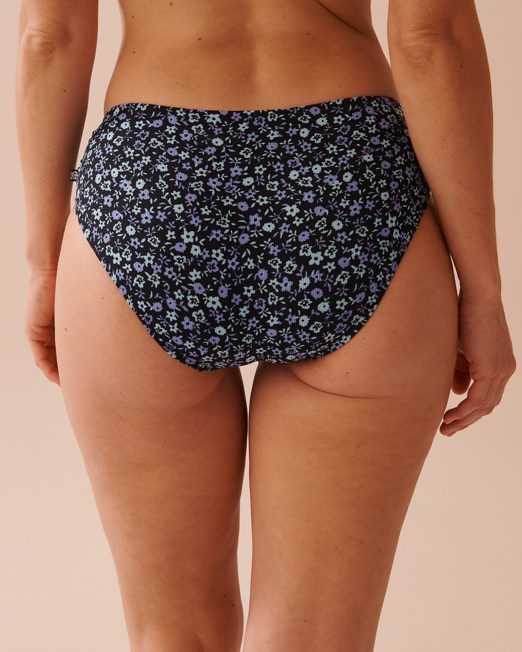 LA VIE EN ROSE AQUA Bas de bikini taille mi-haute en fibres recyclées PERIWINKLE FLOWERS Pervenche en fleurs 70300650 - Voir2