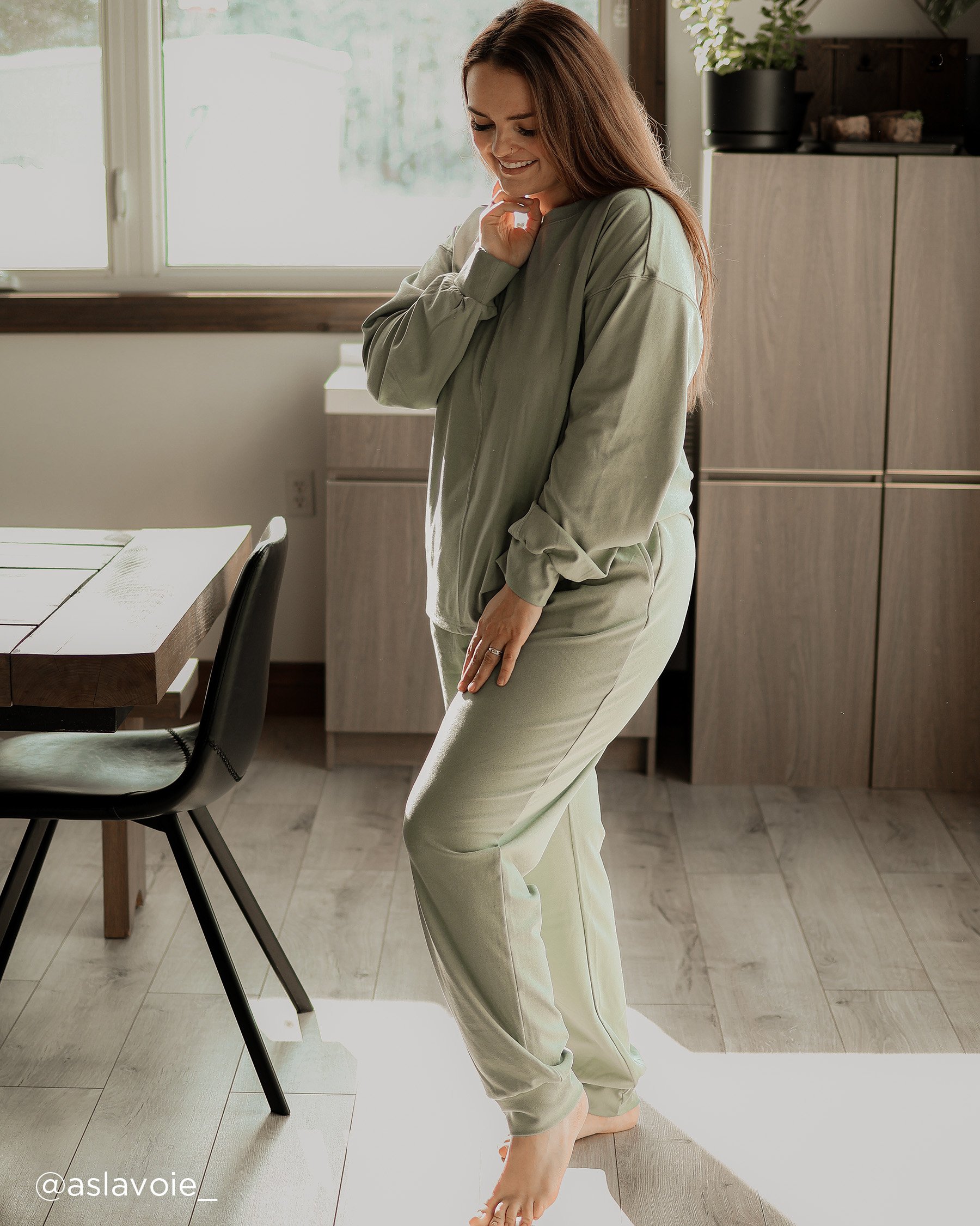 LA VIE EN ROSE Pantalon jogger légèrement côtelé Vert olive 50200086 - Voir3