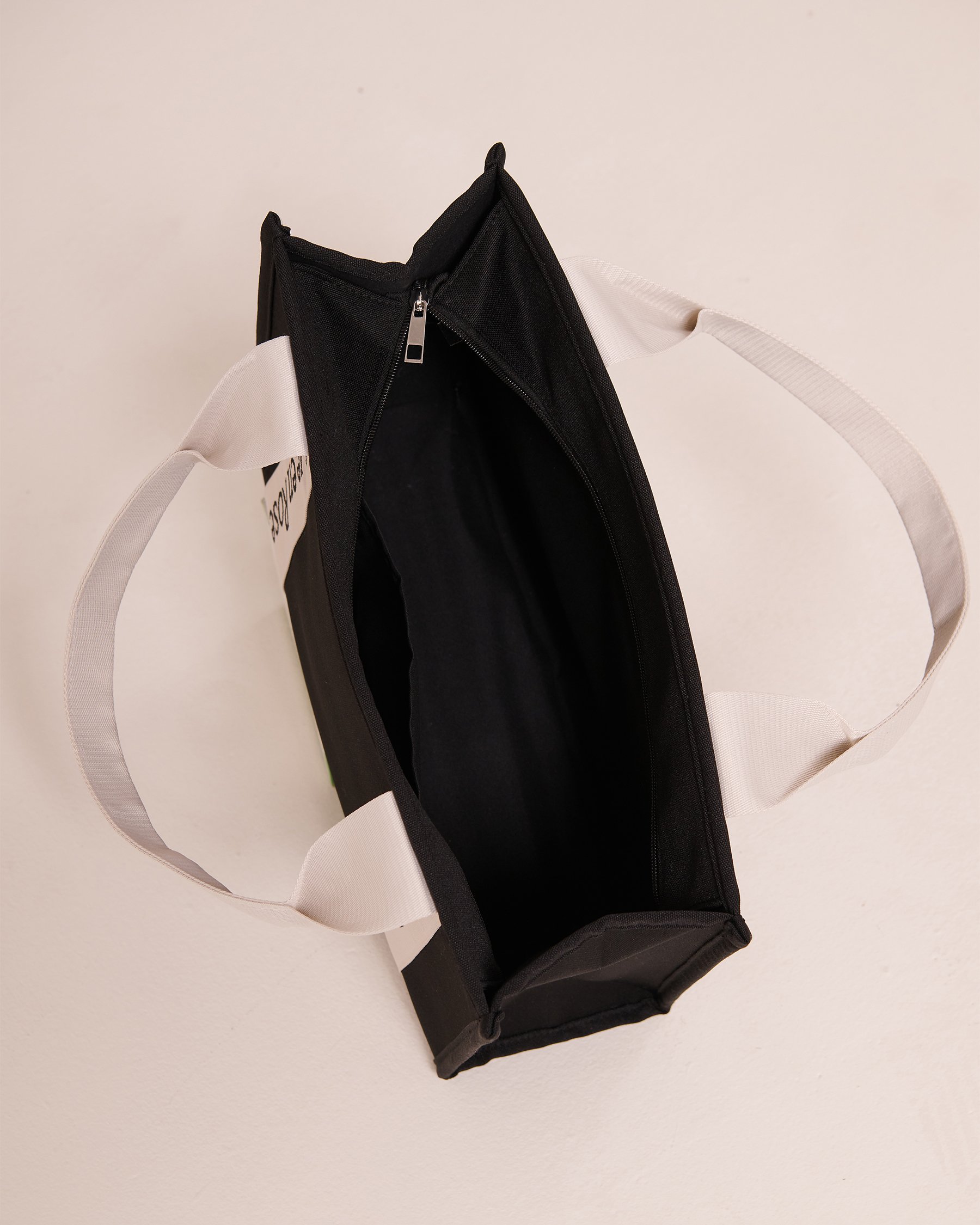 LA VIE EN ROSE Sturdy Canvas Tote Bag Black 40700376 - View2