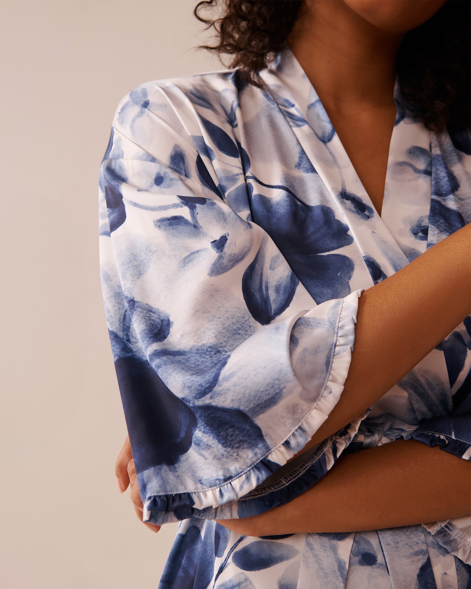 LA VIE EN ROSE Blue Floral Print Frill Detail Satin Kimono Night Garden 60600089 - View3