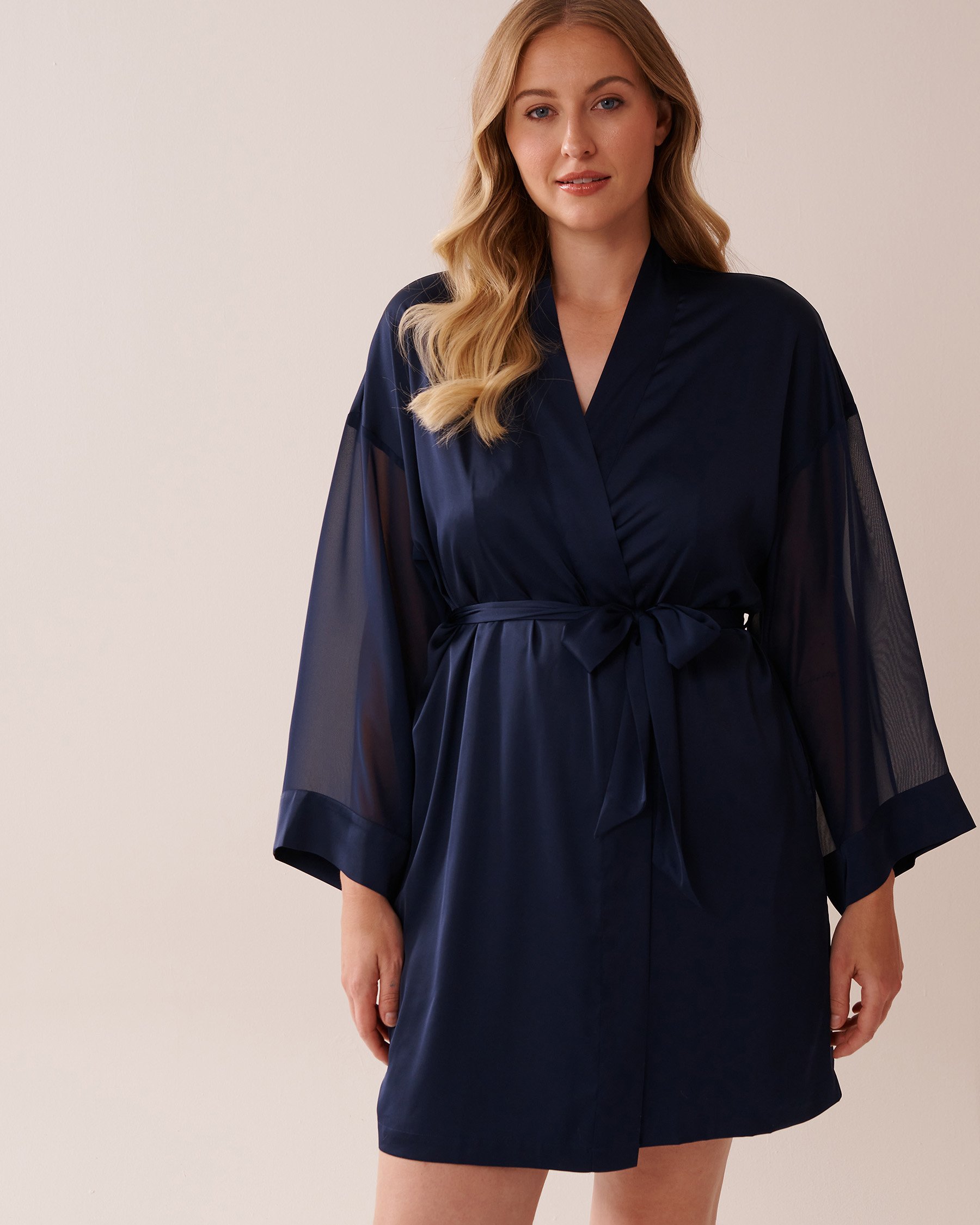 LA VIE EN ROSE Kimono en satin et chiffon Bleu marine 60600092 - Voir4