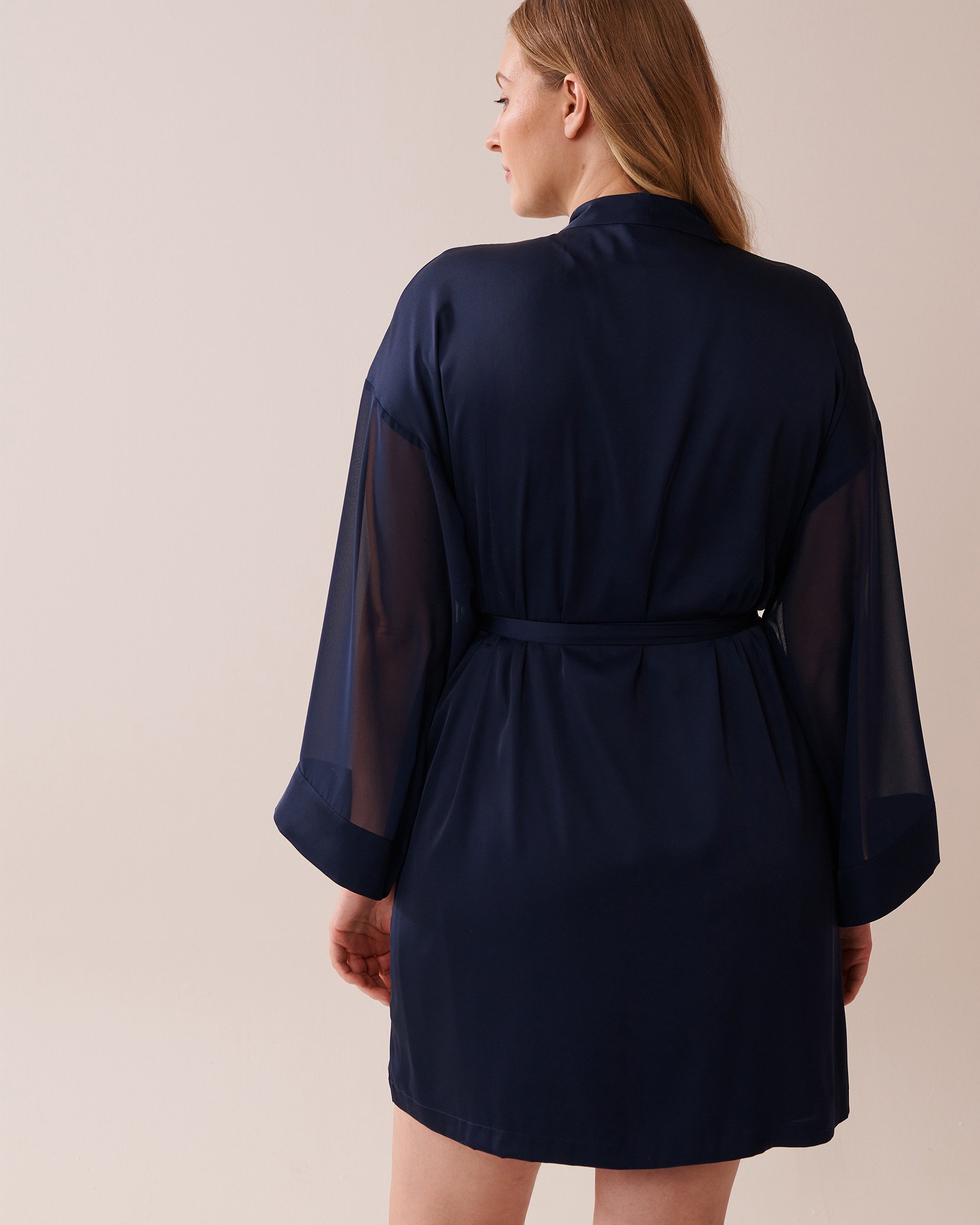 LA VIE EN ROSE Kimono en satin et chiffon Bleu marine 60600092 - Voir3