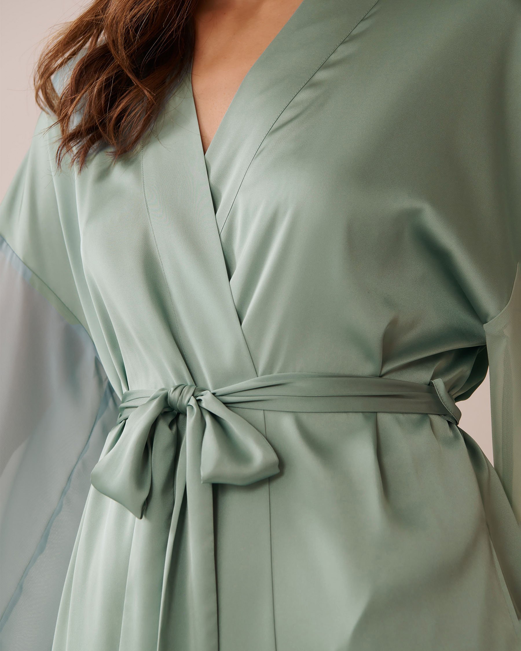 LA VIE EN ROSE Kimono en satin et chiffon Vert sauge 60600092 - Voir5