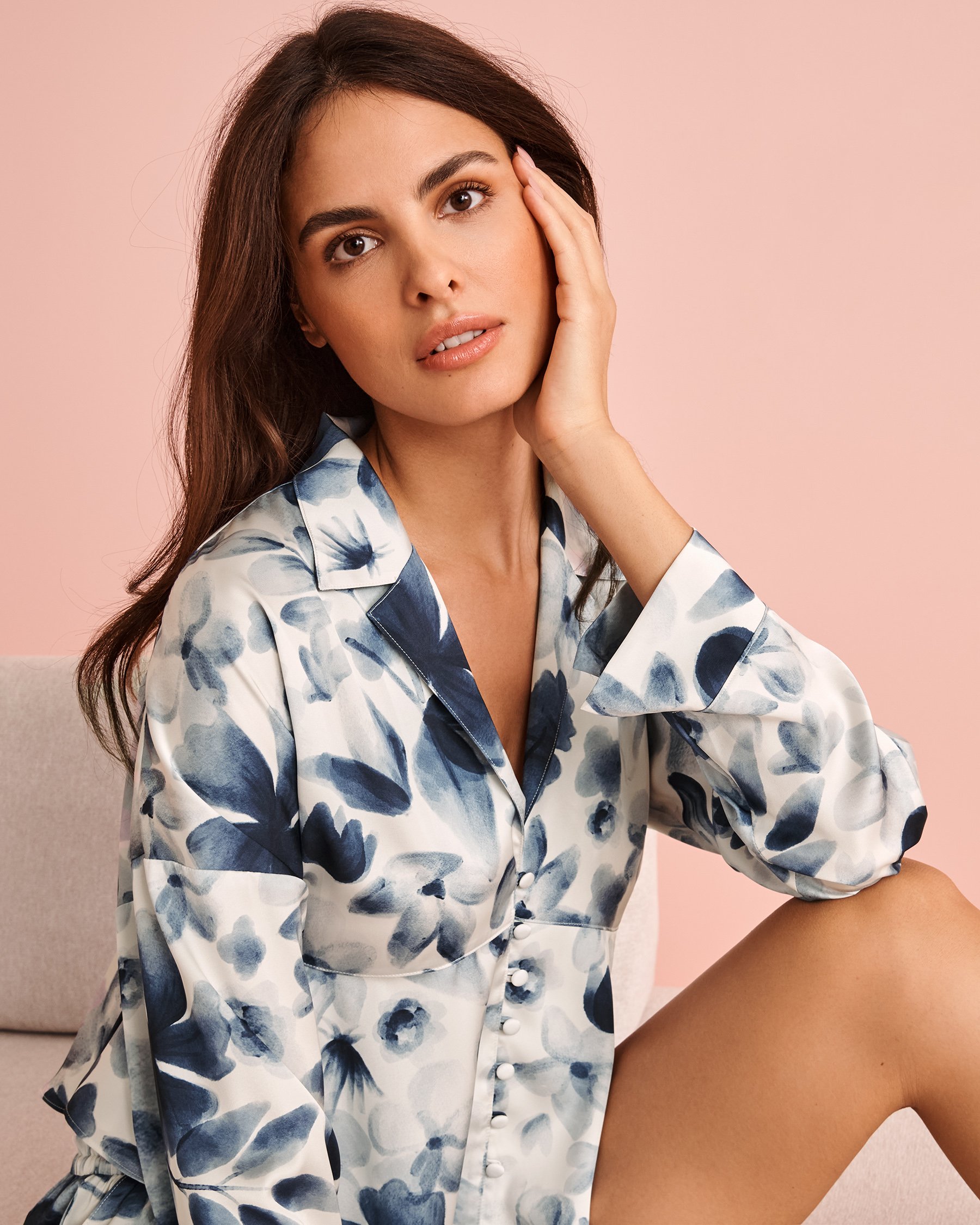 LA VIE EN ROSE Chemisier évasé en satin imprimé floral bleu Jardin nocturne 60100126 - View3