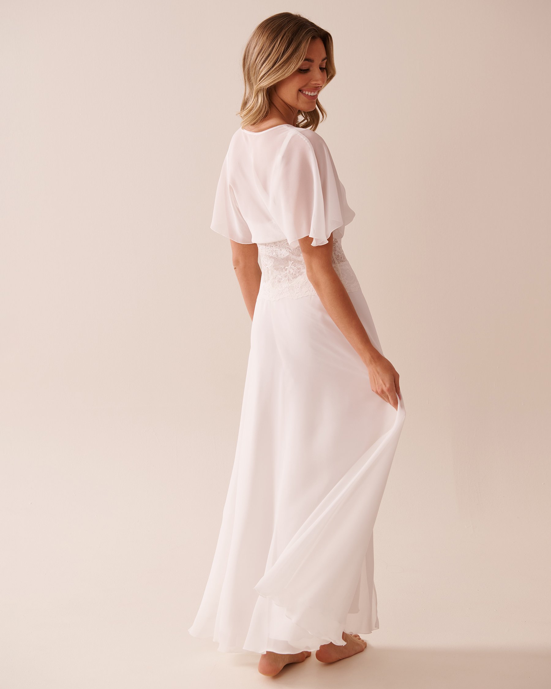 LA VIE EN ROSE Chiffon and Lace Open Front Nightie White 60500180 - View9