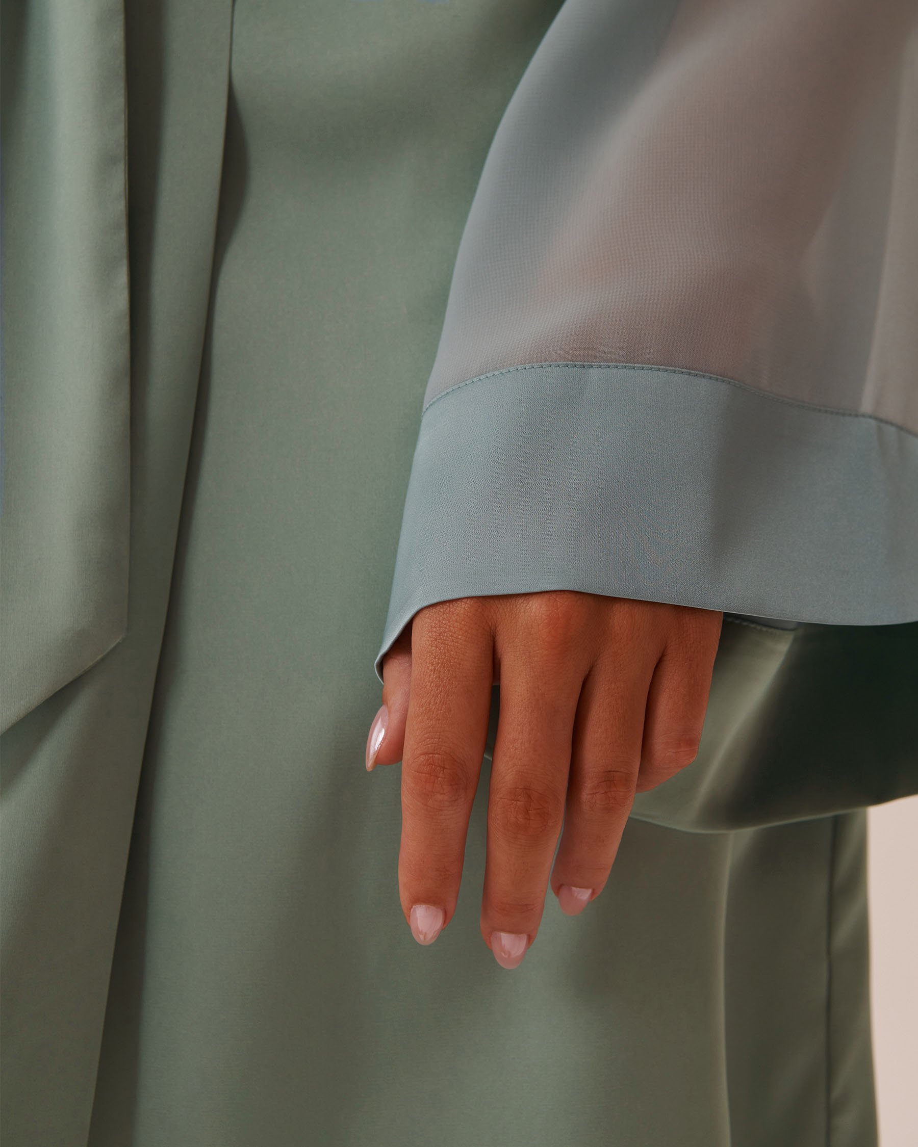 LA VIE EN ROSE Kimono en satin et chiffon Vert sauge 60600092 - View4