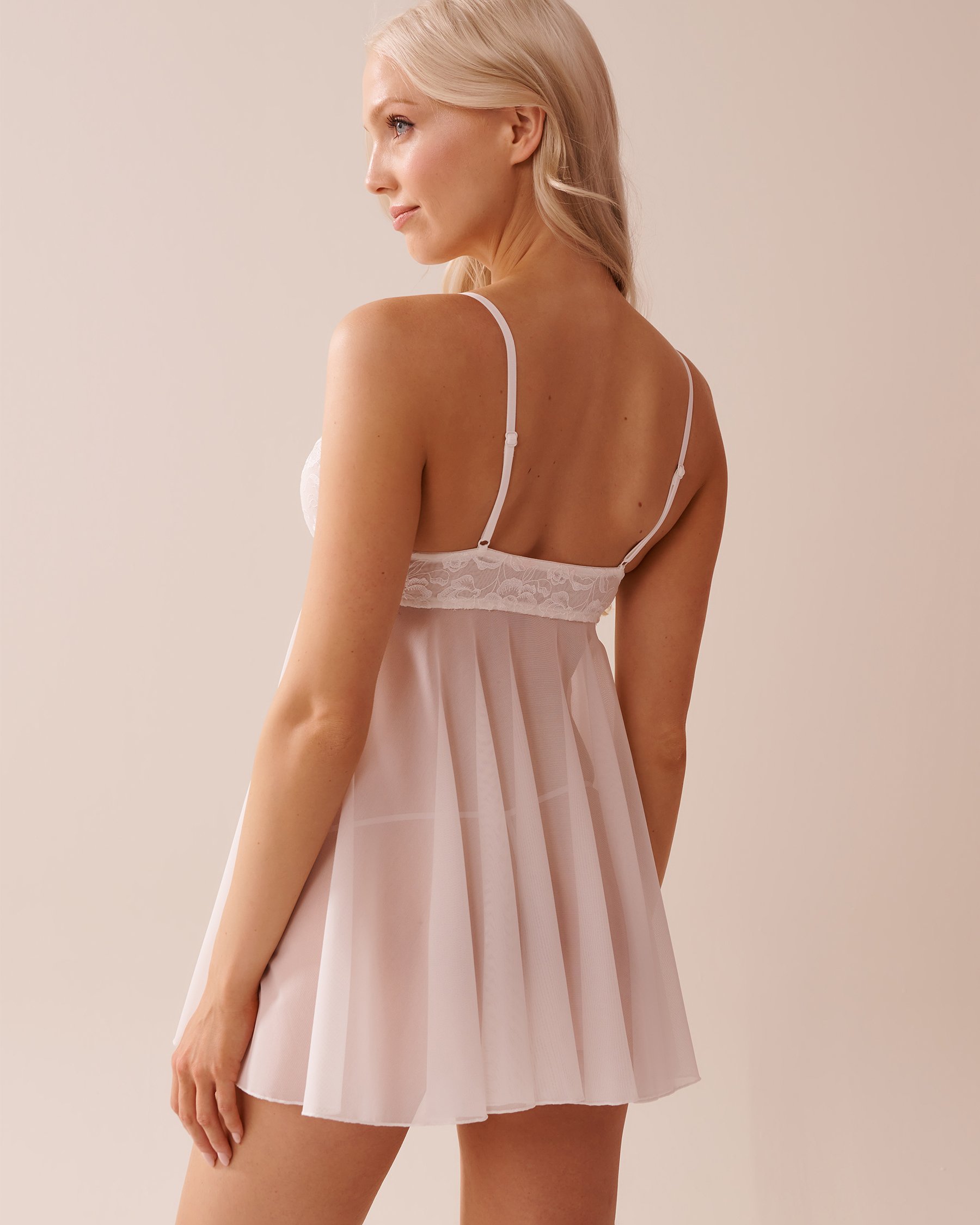 LA VIE EN ROSE Babydoll ouvert en résille brodée avec nœud en satin Fleurs blanches 60500184 - View2