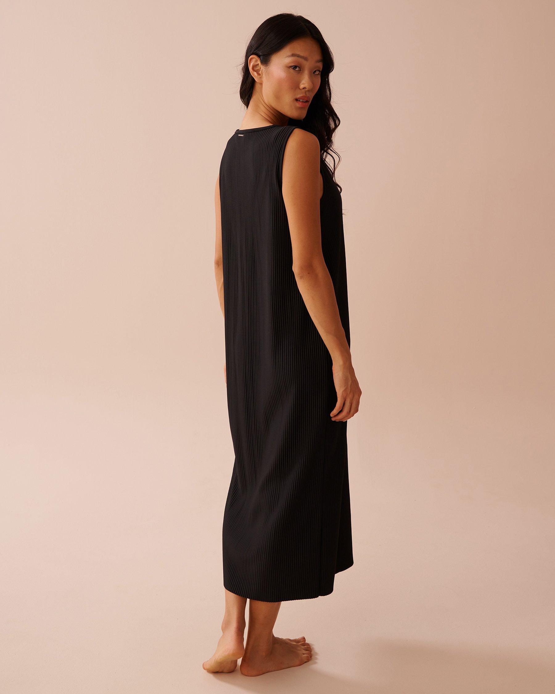LA VIE EN ROSE Robe longue sans manches à effet plissé Noir 50400041 - Voir5