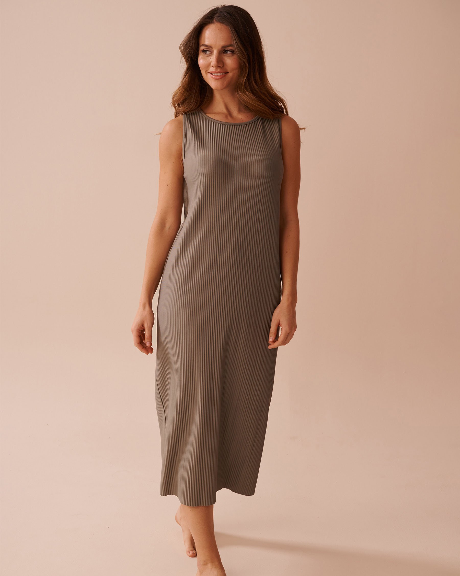 LA VIE EN ROSE Robe longue sans manches à effet plissé Brun 50400041 - Voir1
