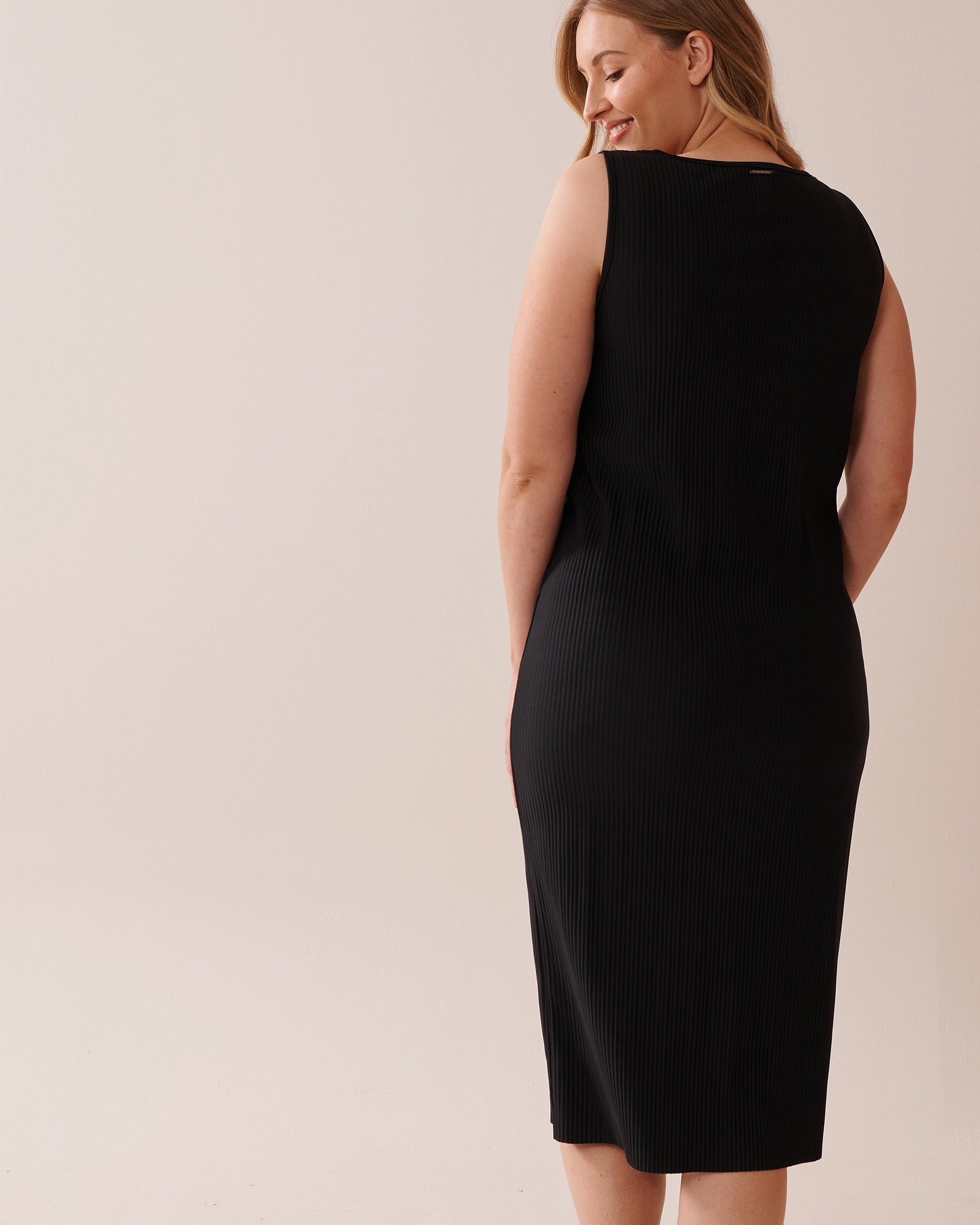 LA VIE EN ROSE Robe longue sans manches à effet plissé Noir 50400041 - Voir2