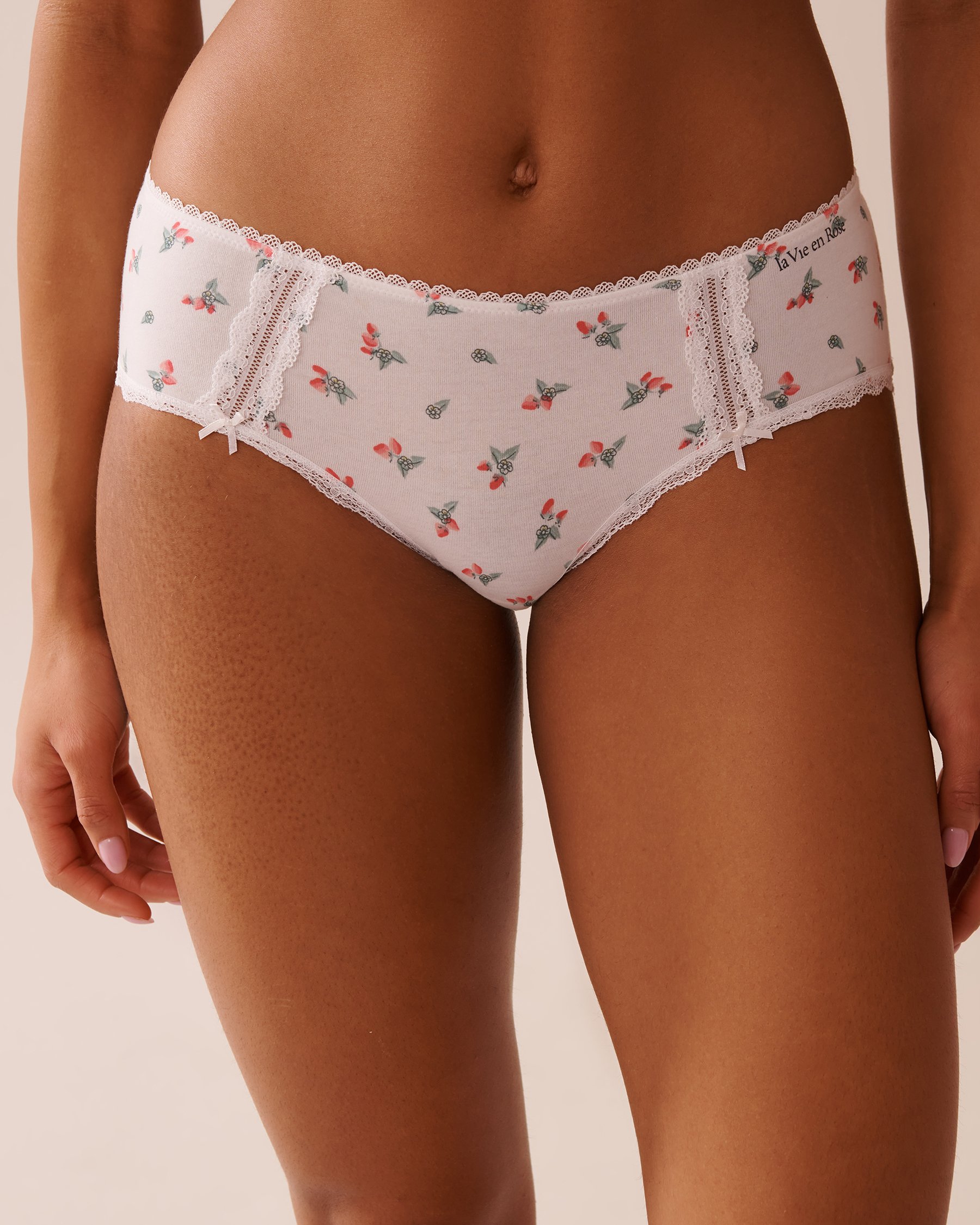 LA VIE EN ROSE Cotton and Lace Detail Hiphugger Panty White/Strawberries 20100582 - View1