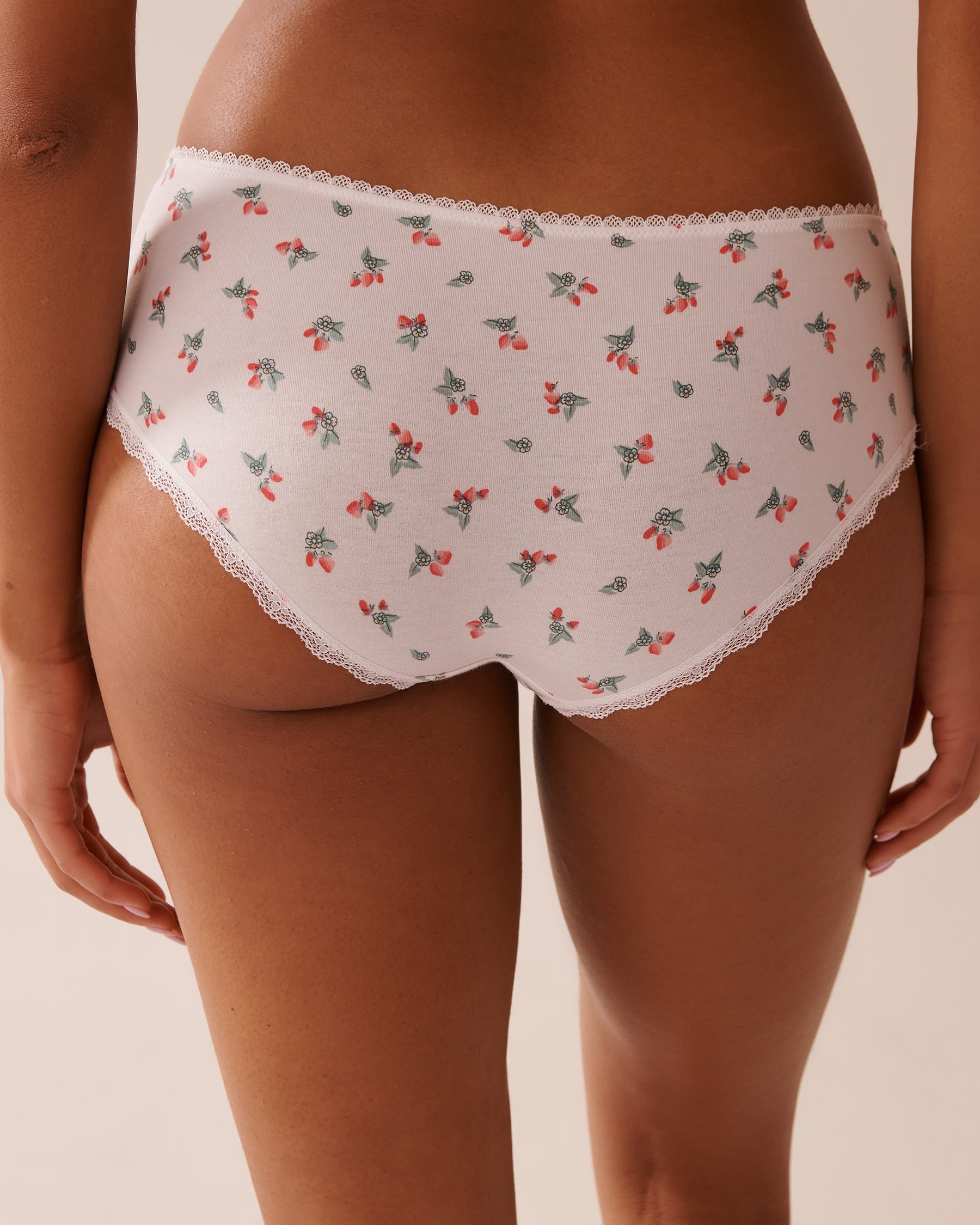 LA VIE EN ROSE Cotton and Lace Detail Hiphugger Panty White/Strawberries 20100582 - View2