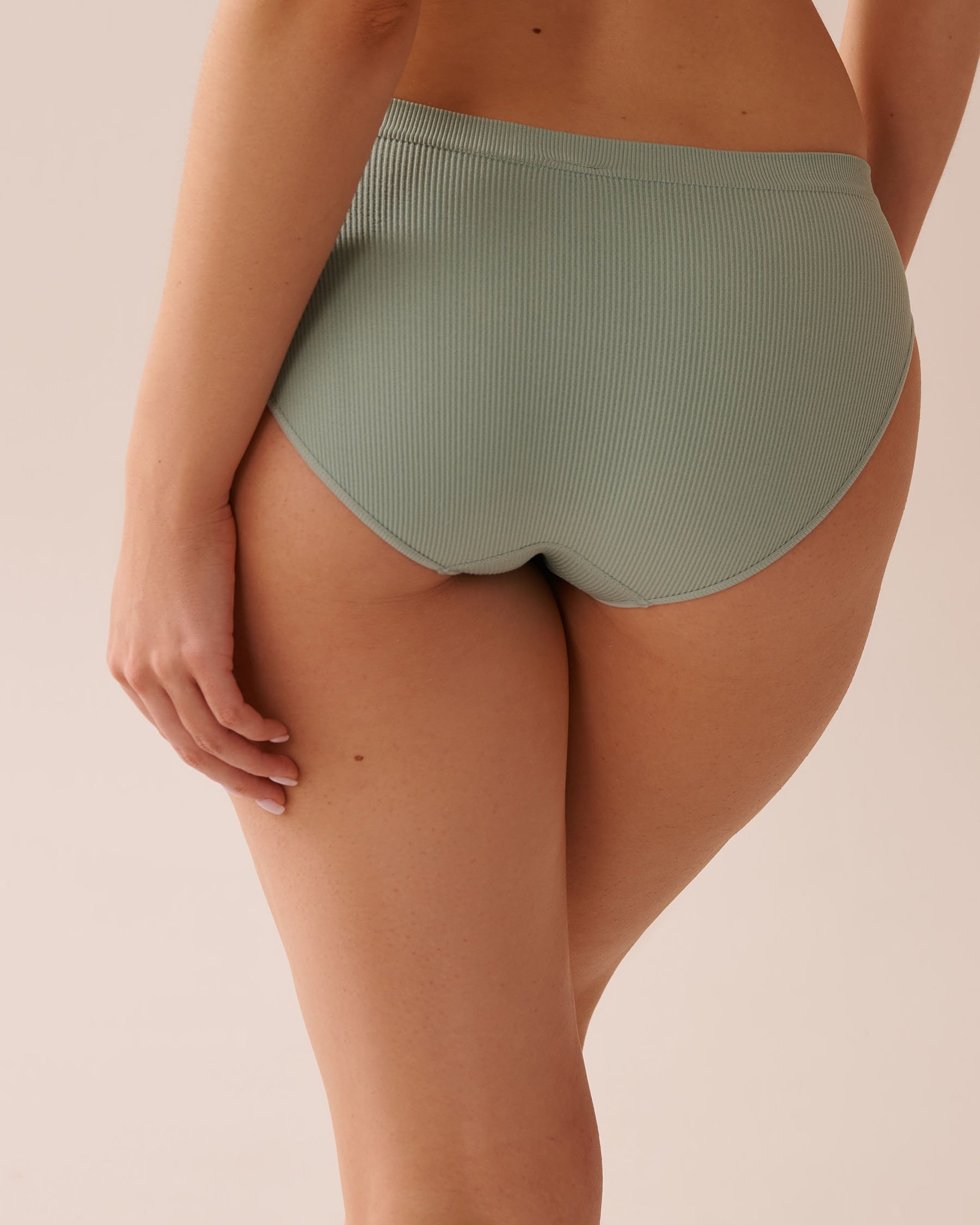 LA VIE EN ROSE Seamless Fabric Ribbed Bikini Panty Sage Green 20200591 - View2
