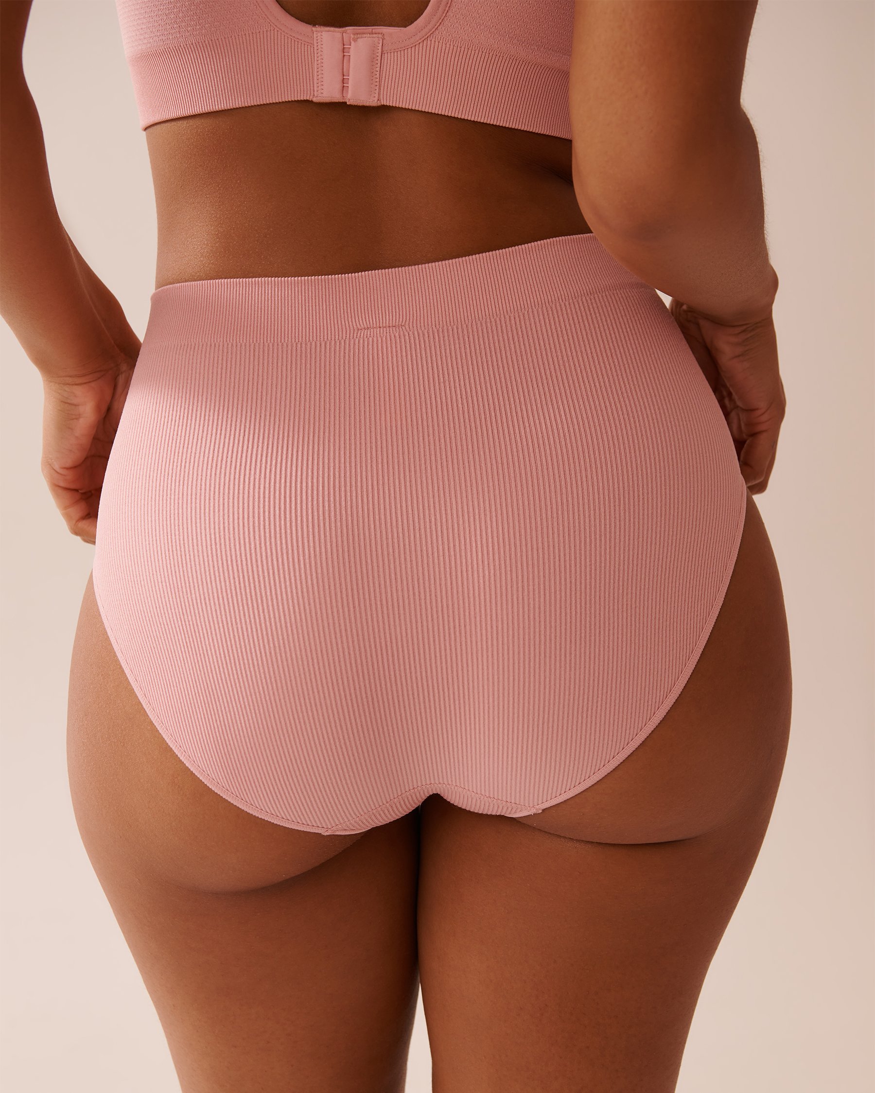 LA VIE EN ROSE Seamless Fabric Ribbed High Waist Bikini Panty Petal Pink 20200593 - View2