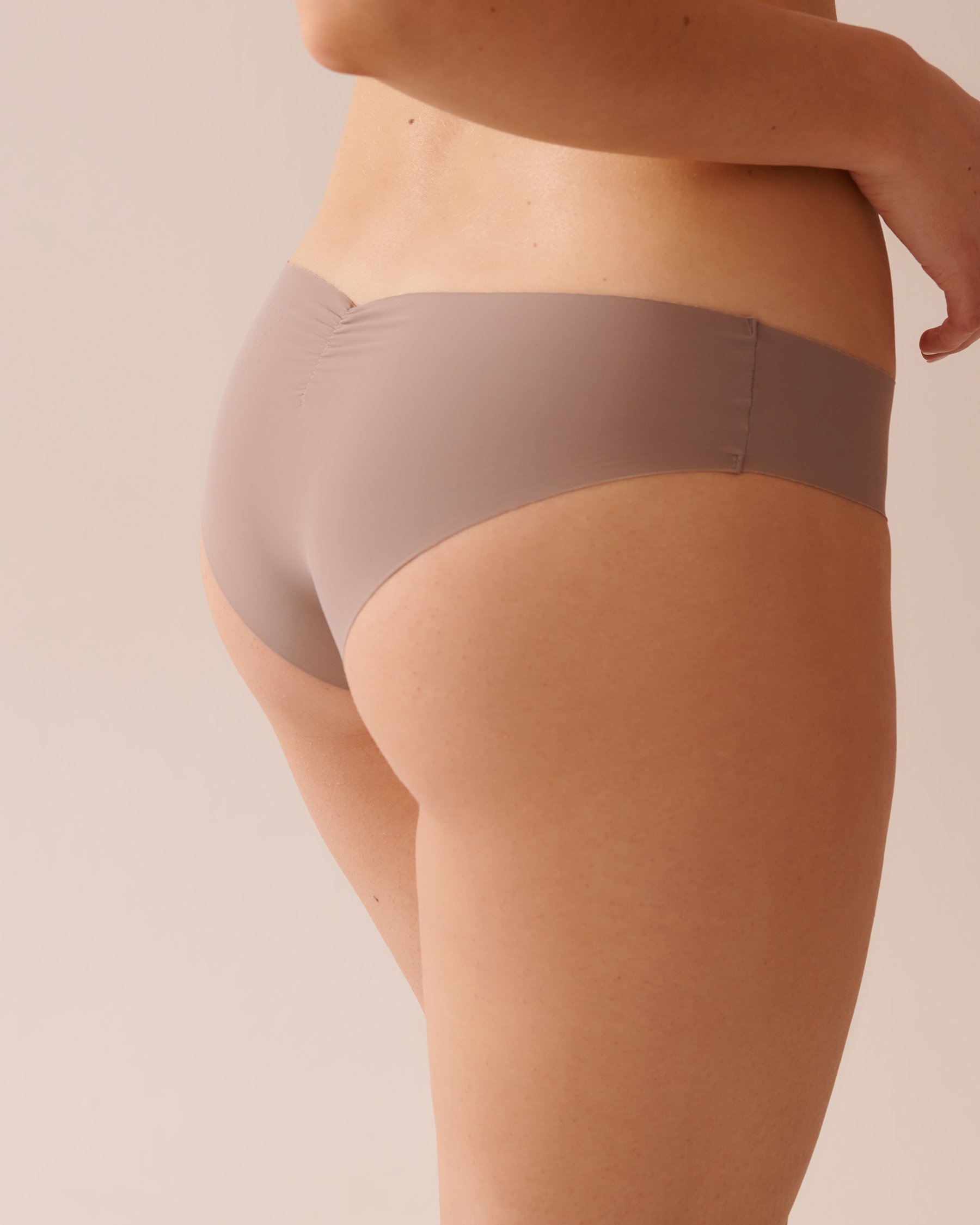 LA VIE EN ROSE Microfiber Invisible Cheeky Panty Brown 20200602 - View2