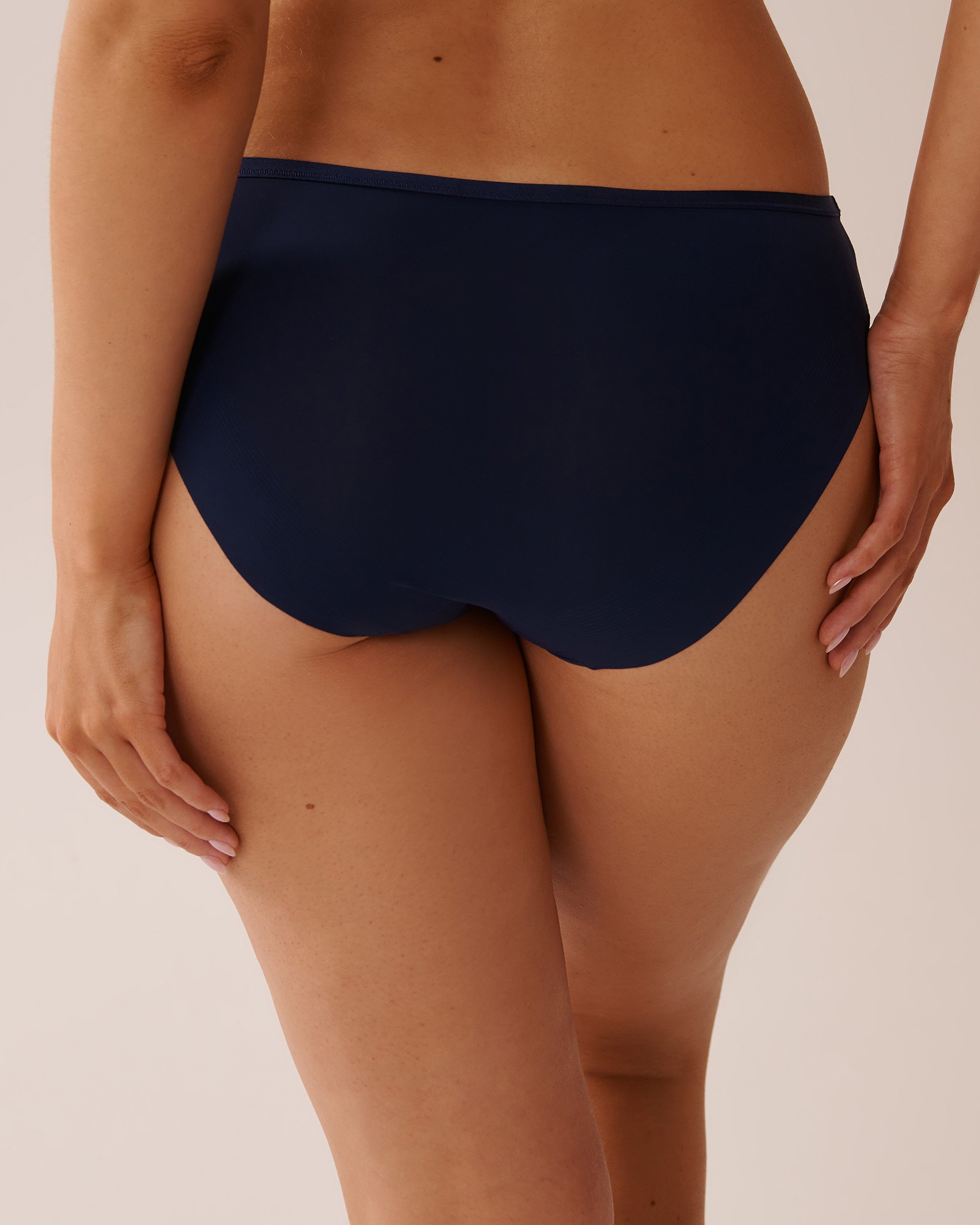 LA VIE EN ROSE Microfiber Sleek Back Bikini Panty Navy Blue 20300392 - View2