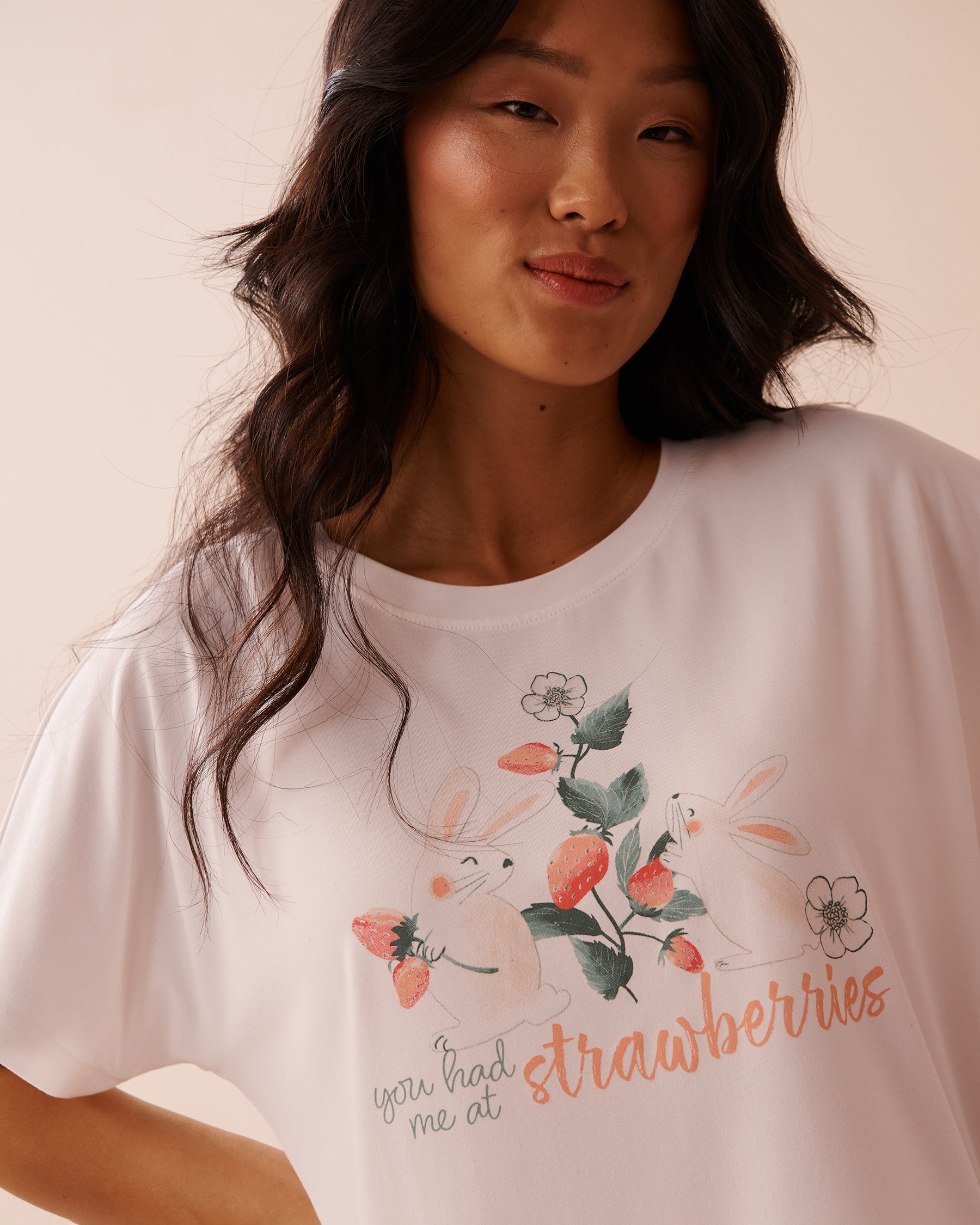 LA VIE EN ROSE Rabbit & Strawberry Print Super Soft Loose Fit T-shirt White 40100702 - View3