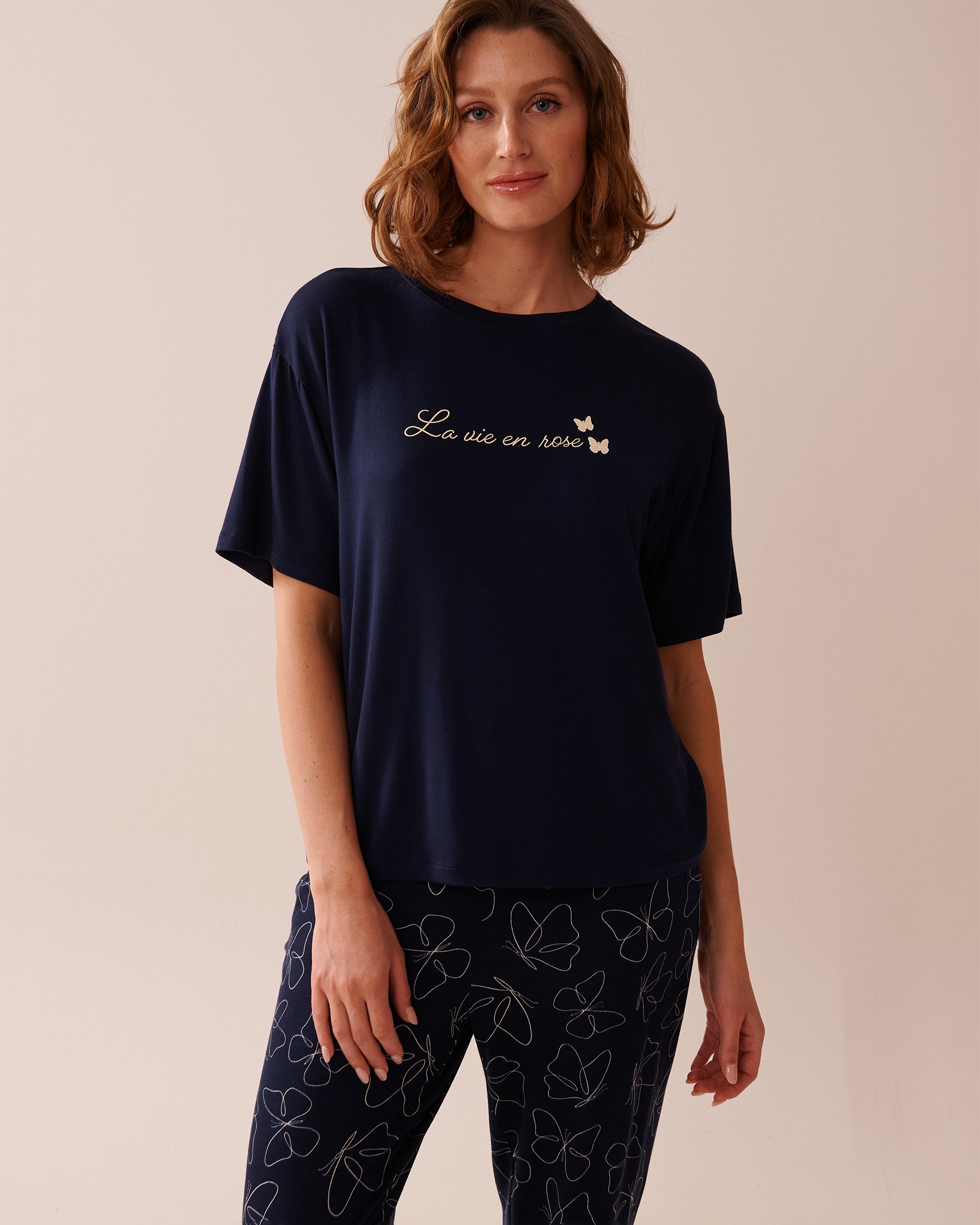 LA VIE EN ROSE Chandail manches courtes tombantes en jersey doux imprimé papillon Bleu marine 40100720 - Voir4