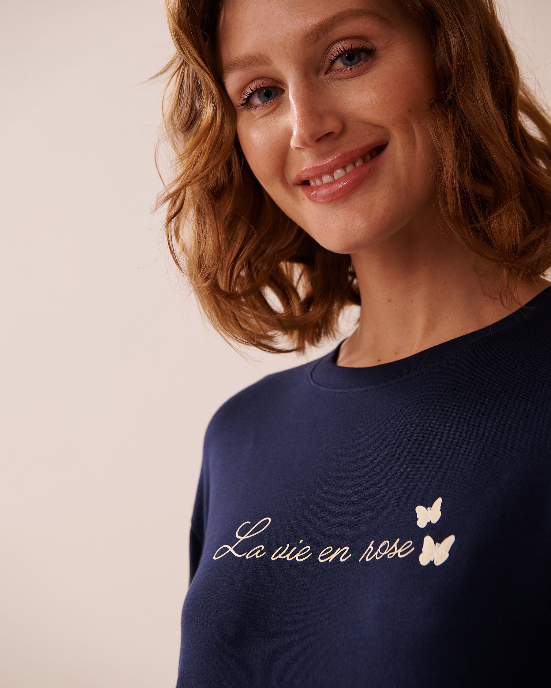 LA VIE EN ROSE Chandail manches courtes tombantes en jersey doux imprimé papillon Bleu marine 40100720 - Voir5