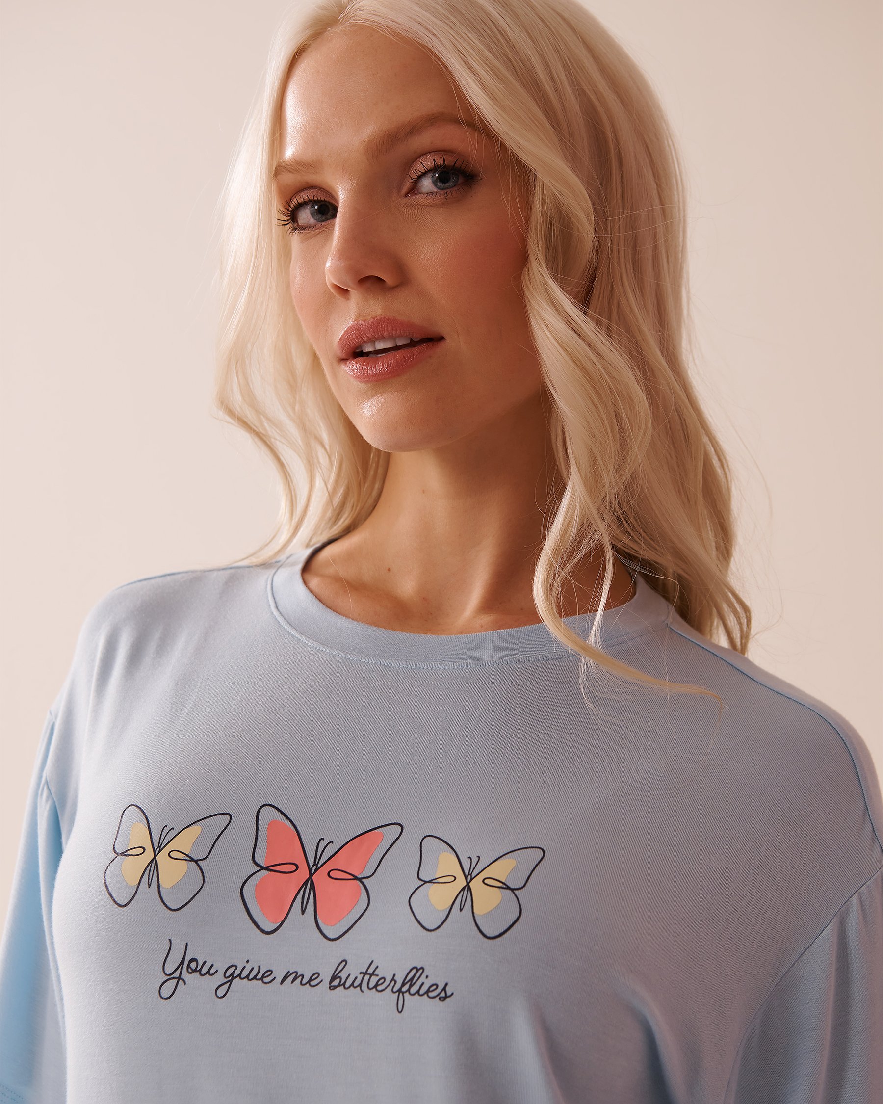 LA VIE EN ROSE Chandail manches courtes tombantes en jersey doux imprimé papillon Bleu ciel 40100720 - Voir2
