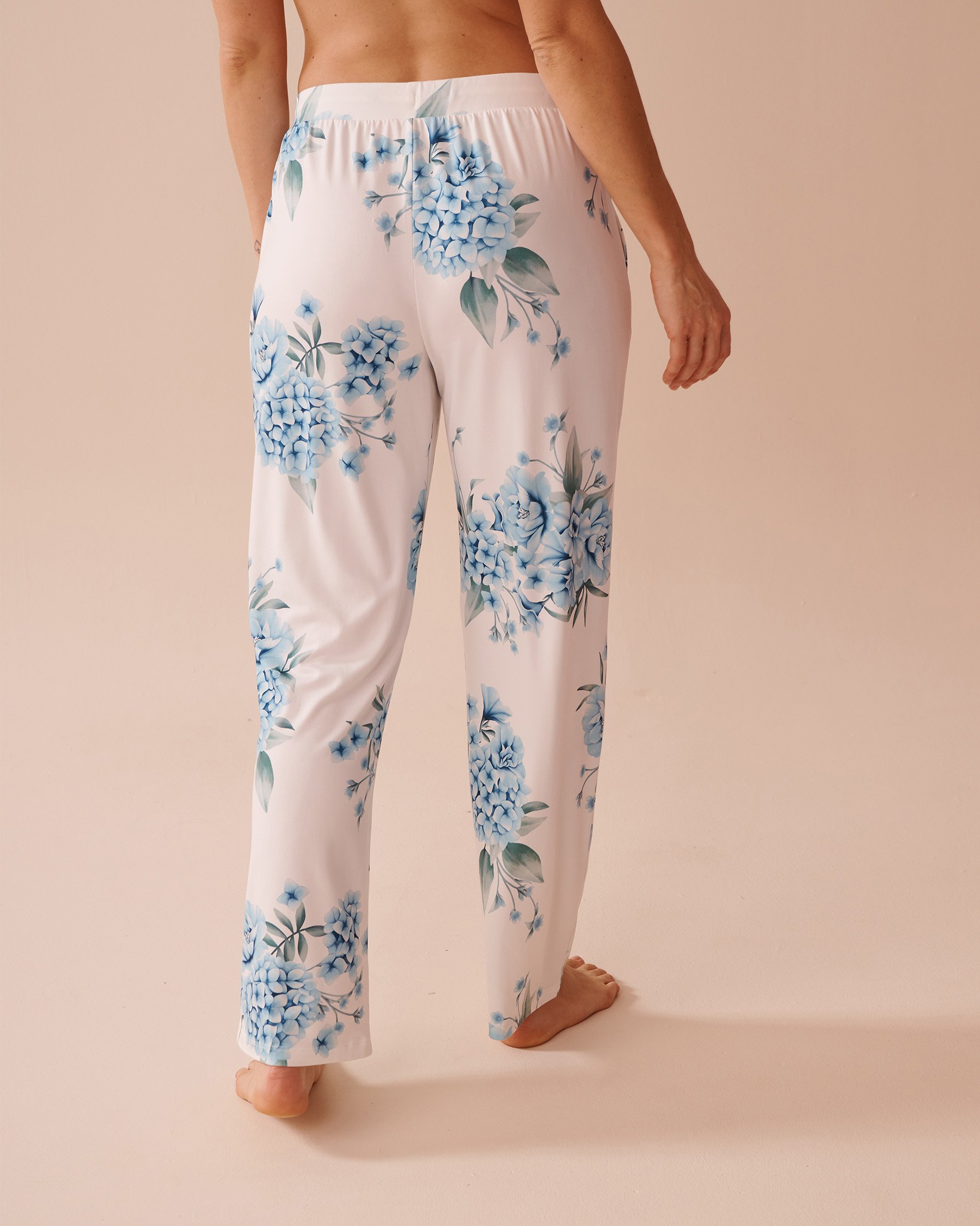 LA VIE EN ROSE Hydrangea Print Super Soft Pajama Pants Blue Hydrangea Garden 40200694 - View2