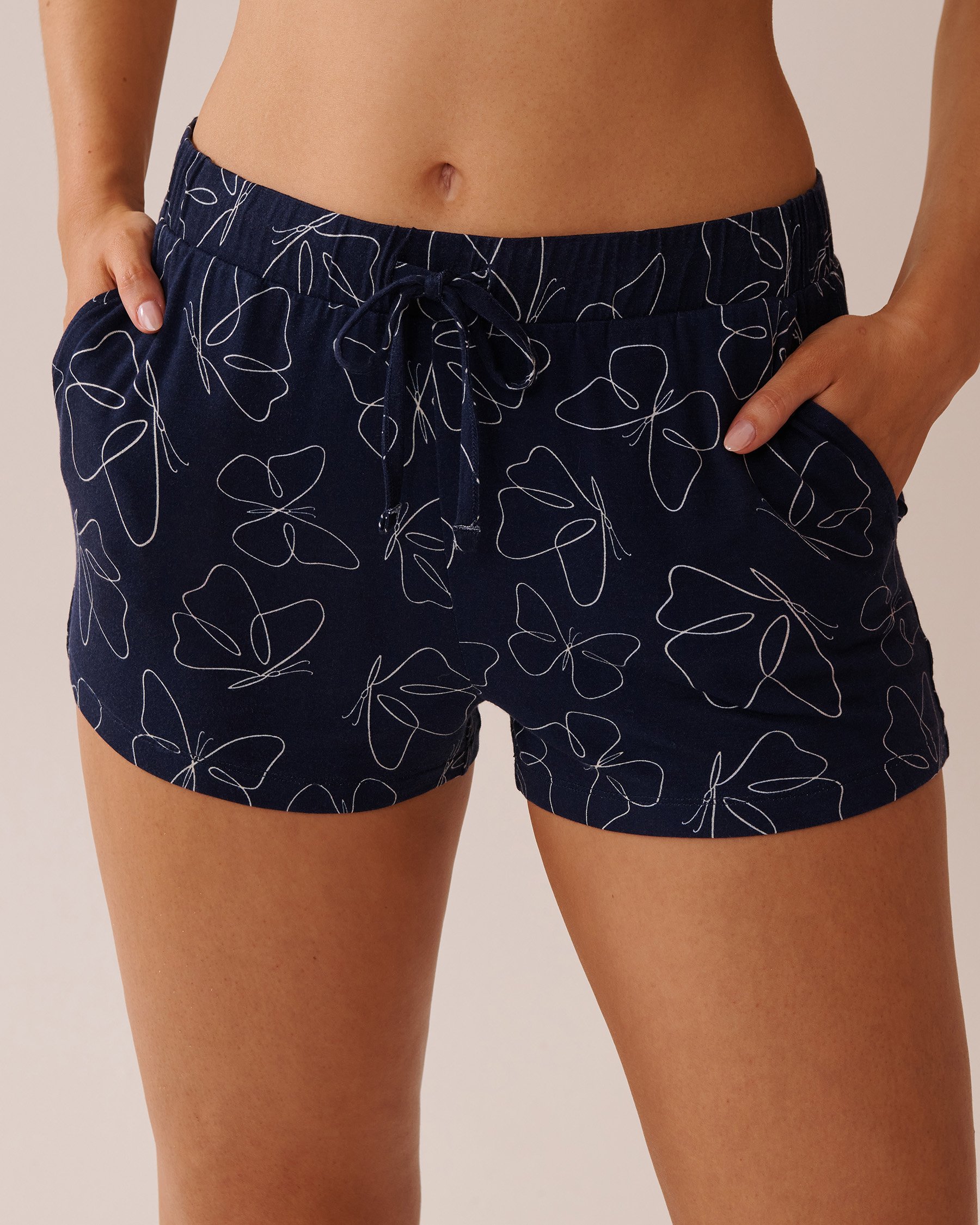 LA VIE EN ROSE Short de pyjama en jersey doux imprimé papillon Bleu marine/Papillons 40200707 - Voir1