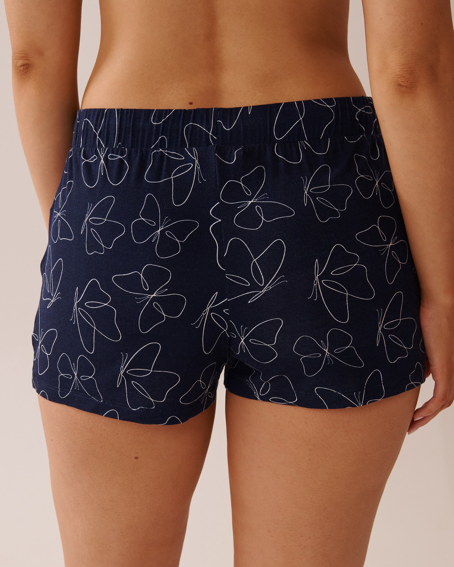 LA VIE EN ROSE Short de pyjama en jersey doux imprimé papillon Bleu marine/Papillons 40200707 - Voir2