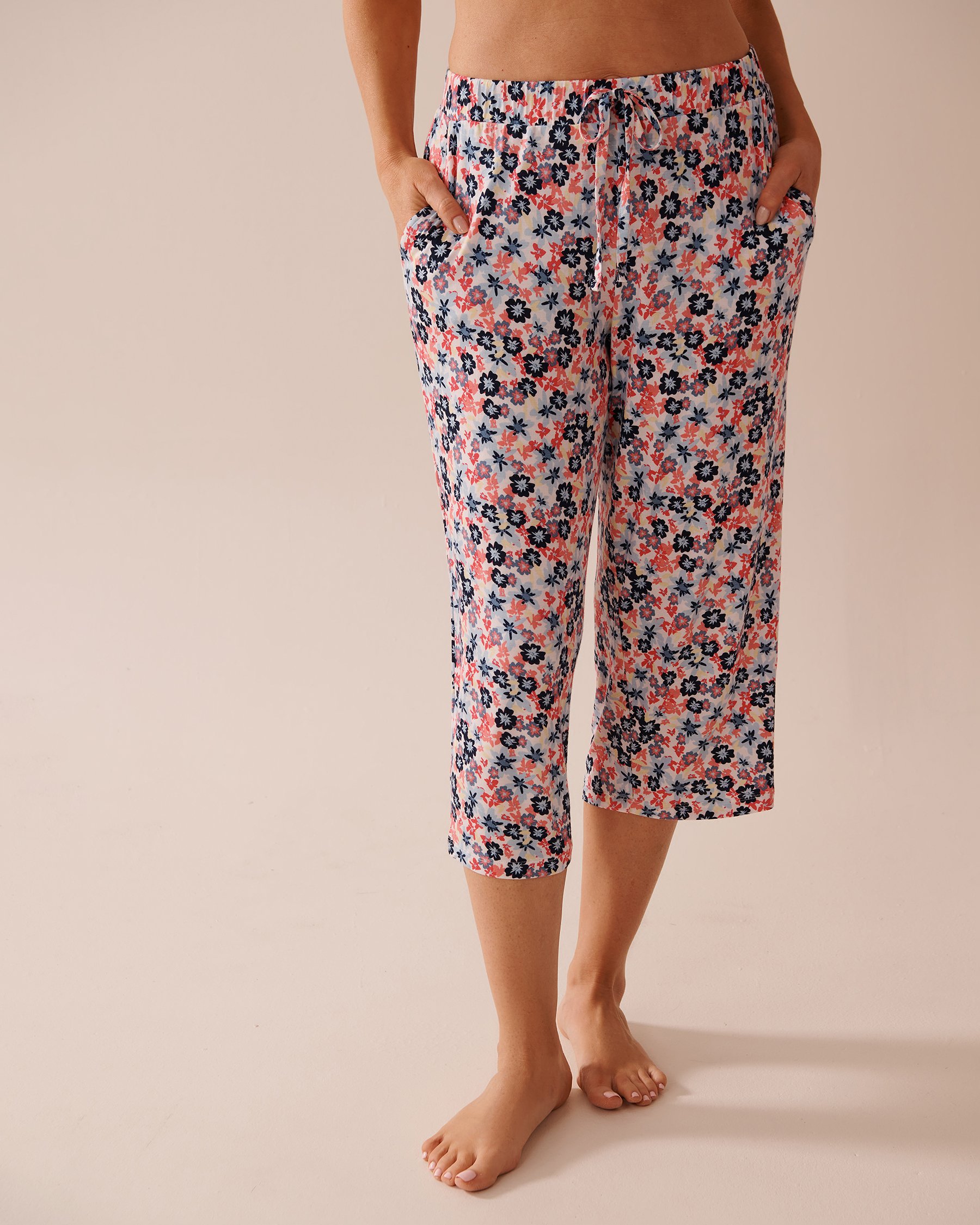 LA VIE EN ROSE Capri de pyjama en jersey doux imprimé à fleurs Petites fleurs 40200709 - Voir1