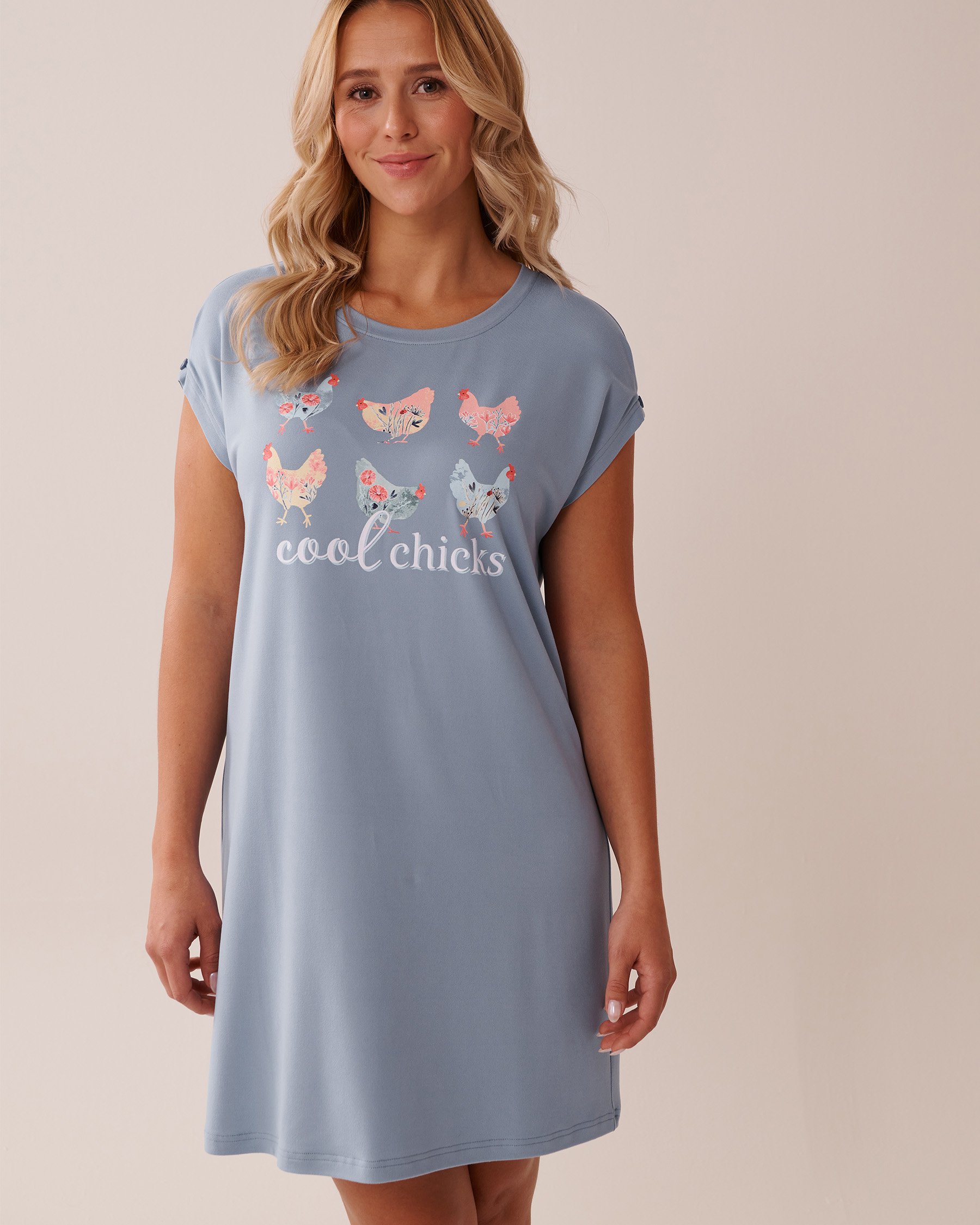 LA VIE EN ROSE Chemise de nuit ultra douce imprimé poule Bleu nuage 40500420 - Voir1