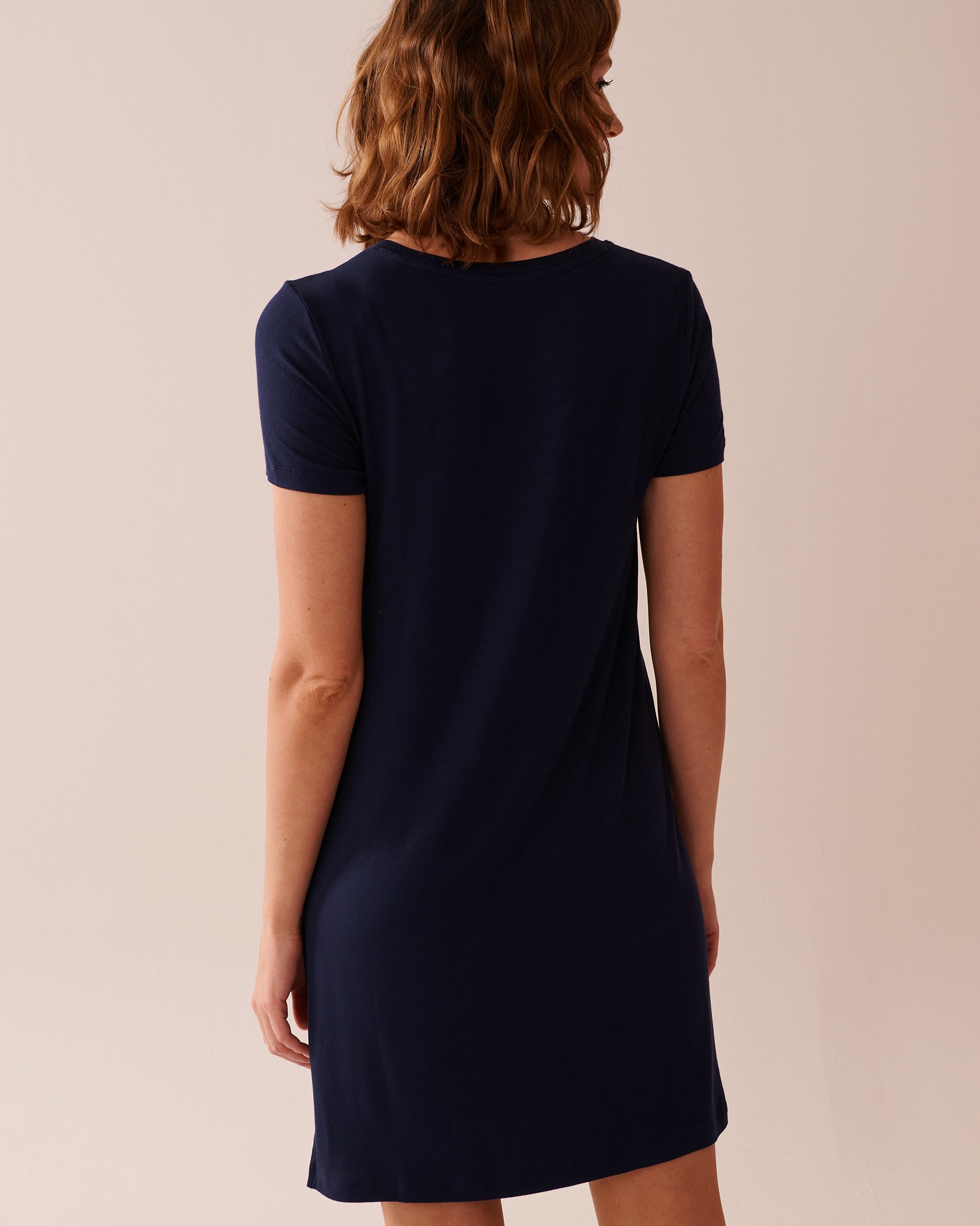 LA VIE EN ROSE Chemise de nuit manches courtes en jersey doux imprimé papillon Bleu marine 40500426 - View2