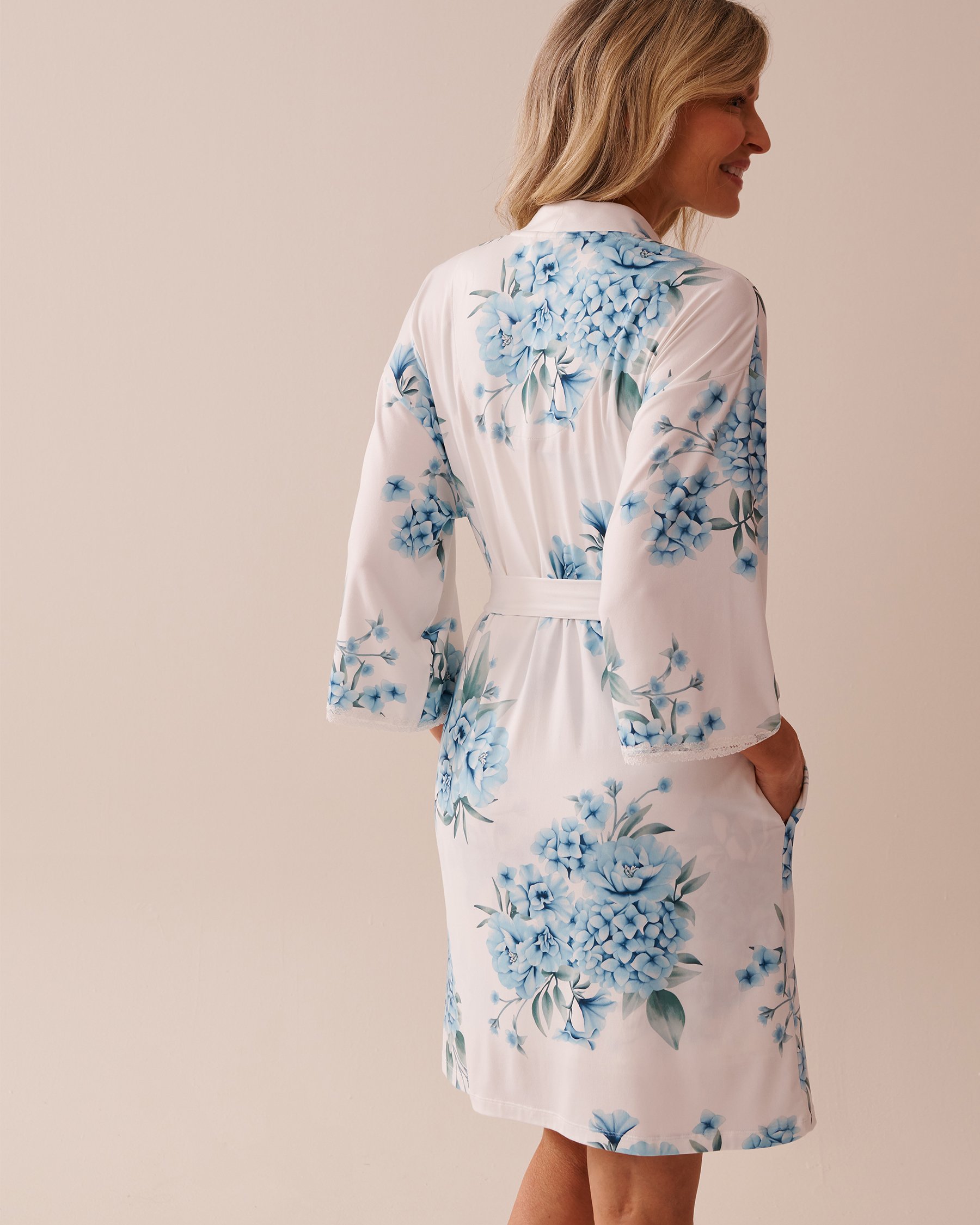 LA VIE EN ROSE Hydrangea Print Super Soft Kimono Blue Hydrangea Garden 40600203 - View5