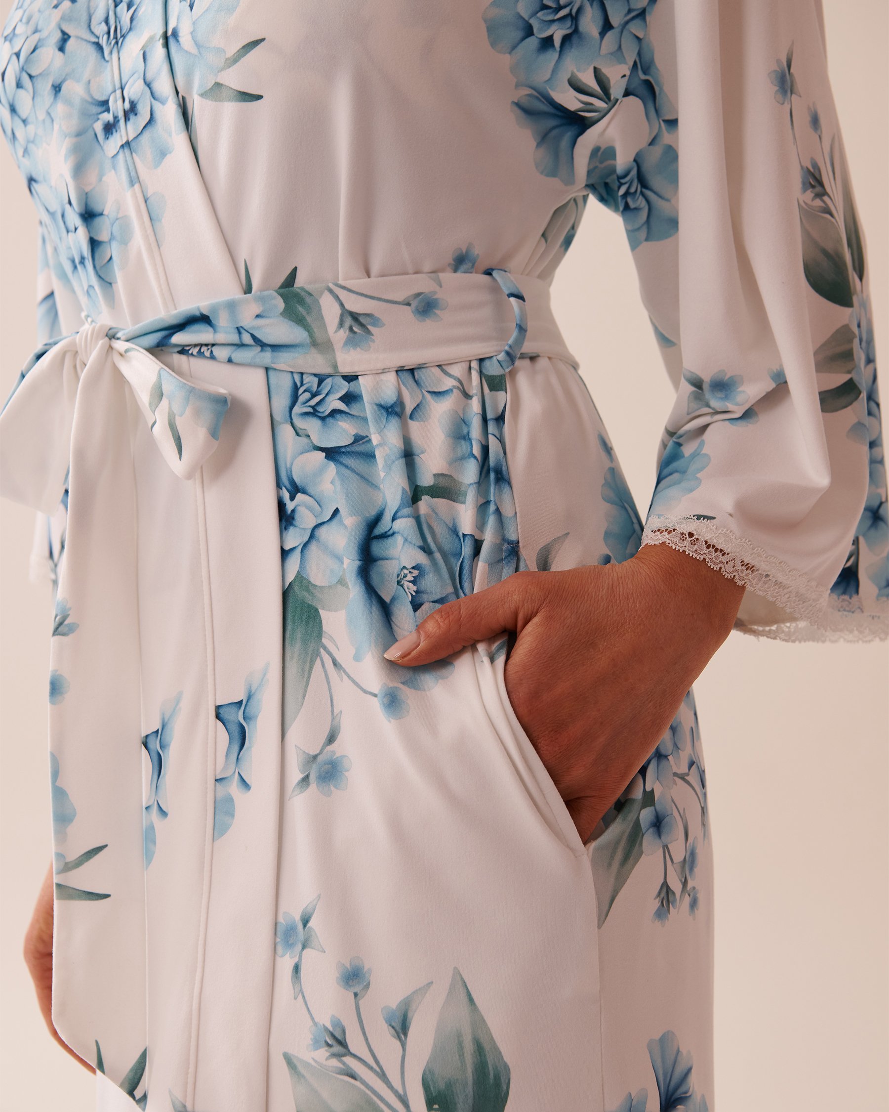 LA VIE EN ROSE Hydrangea Print Super Soft Kimono Blue Hydrangea Garden 40600203 - View6