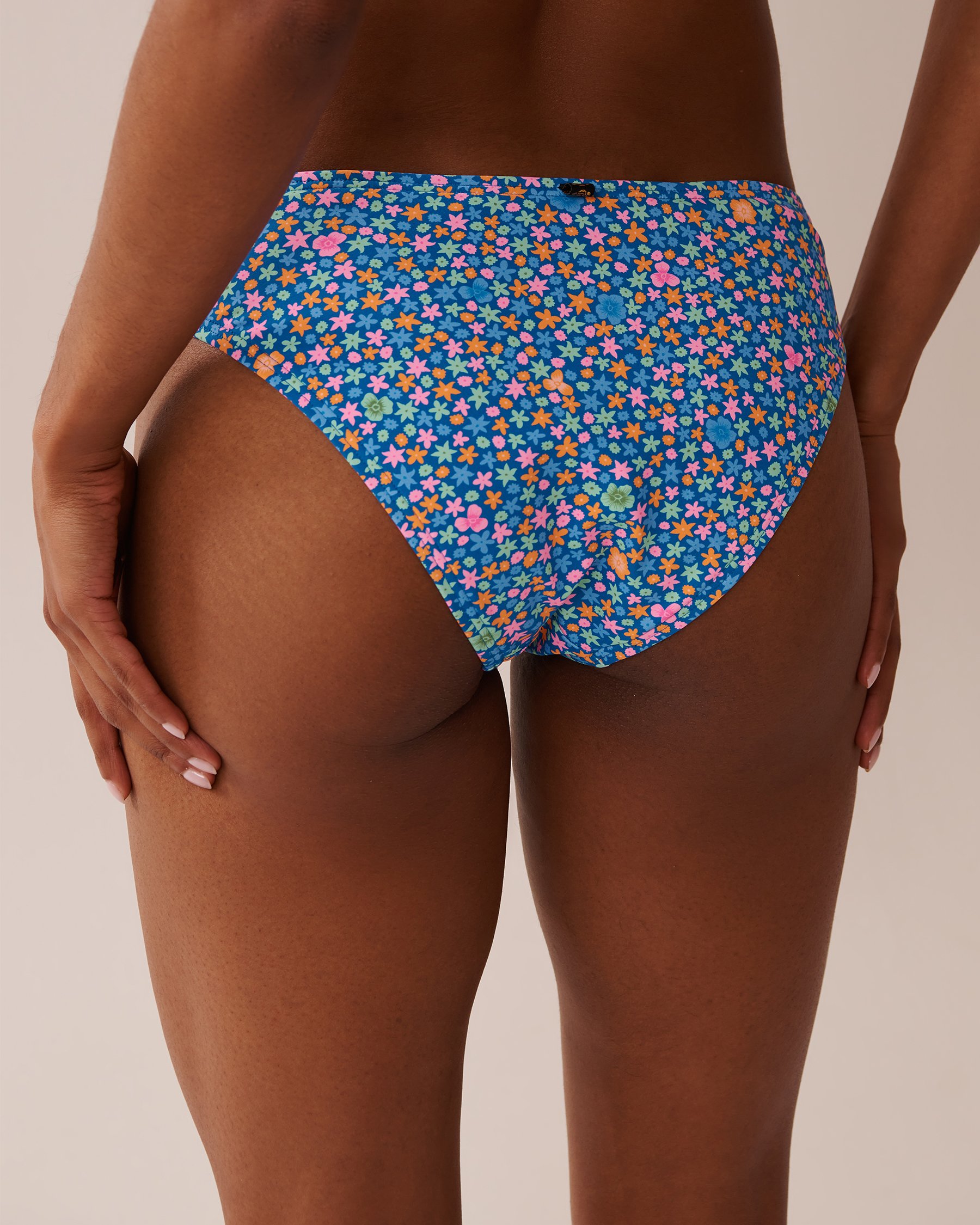 LA VIE EN ROSE AQUA FLORAL PARTY Recycled Fibers V-cut Cheeky Bikini Bottom Floral Party 70300683 - View2