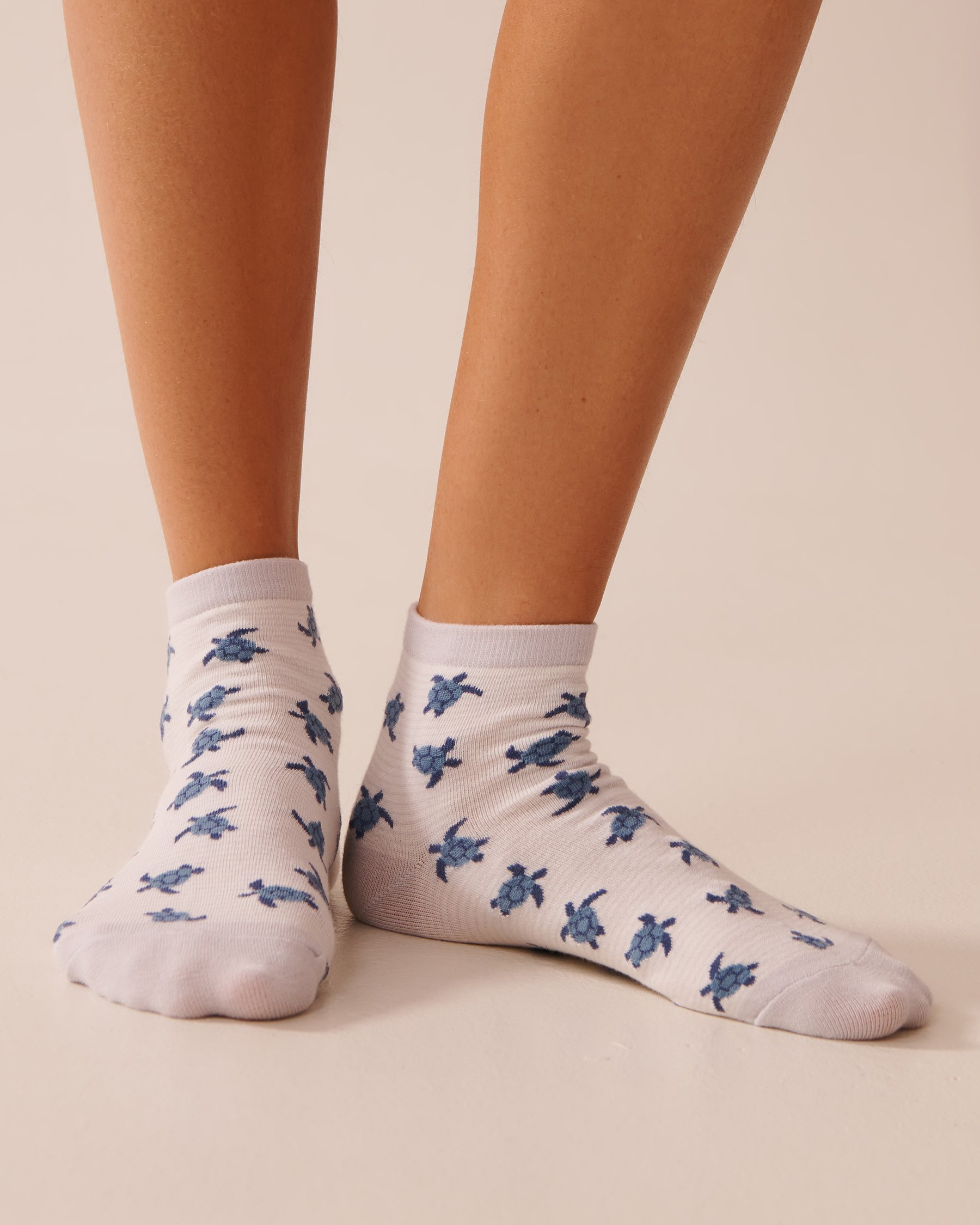LA VIE EN ROSE Finely Ribbed Turtle Socks White/Turtles 40700396 - View1