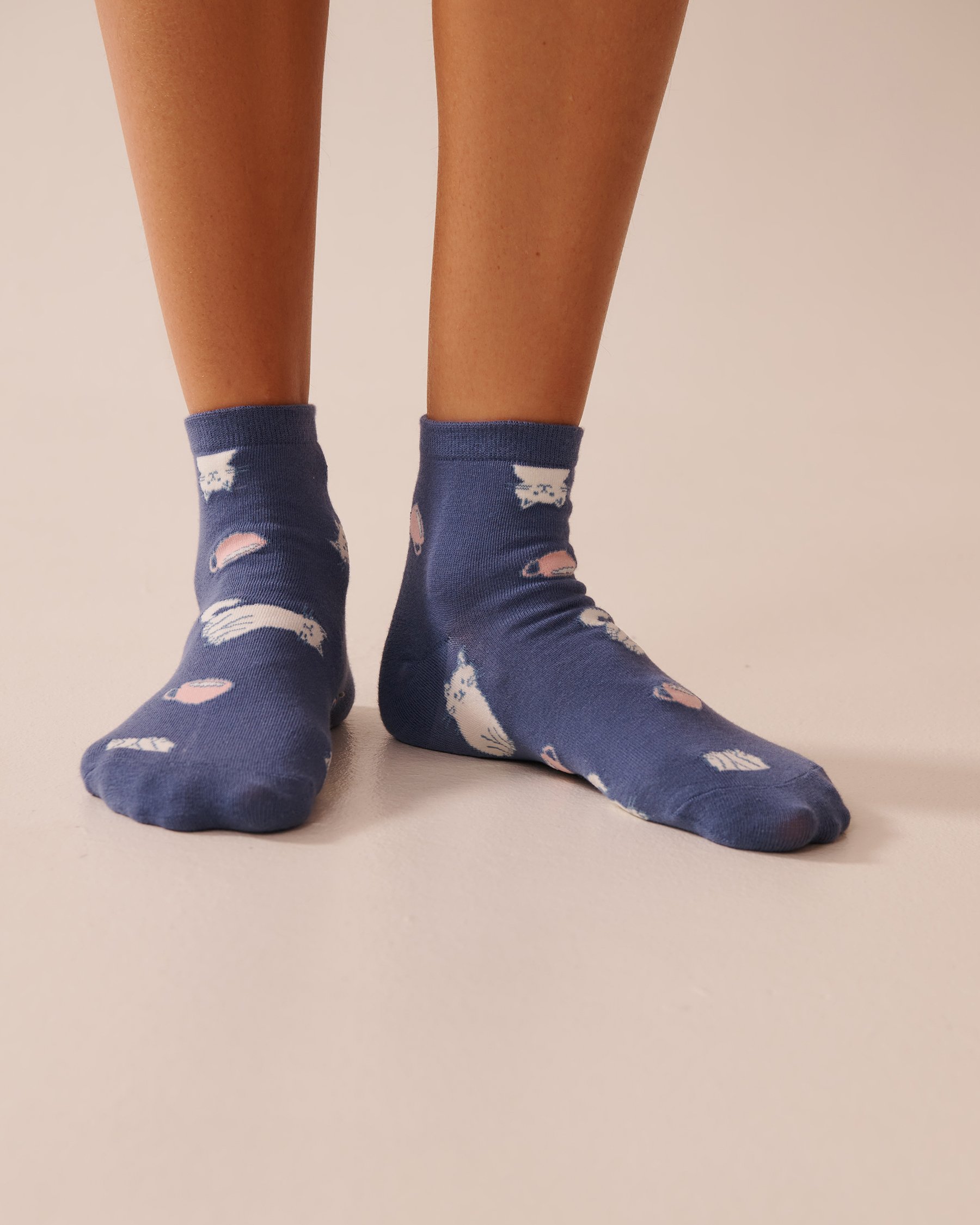 LA VIE EN ROSE Finely Ribbed Cat Socks Indigo Blue/Cats 40700396 - View1