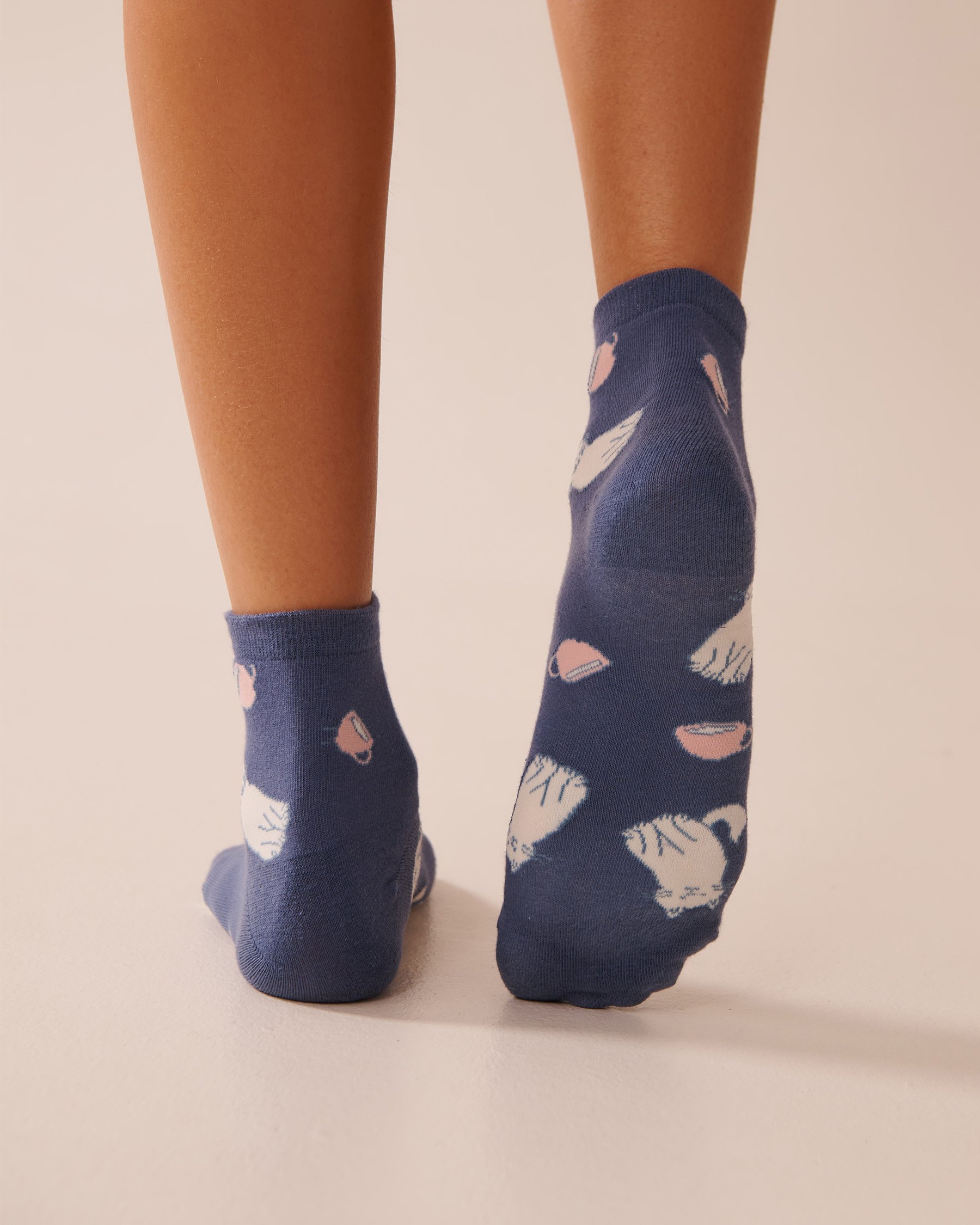 LA VIE EN ROSE Finely Ribbed Cat Socks Indigo Blue/Cats 40700396 - View2