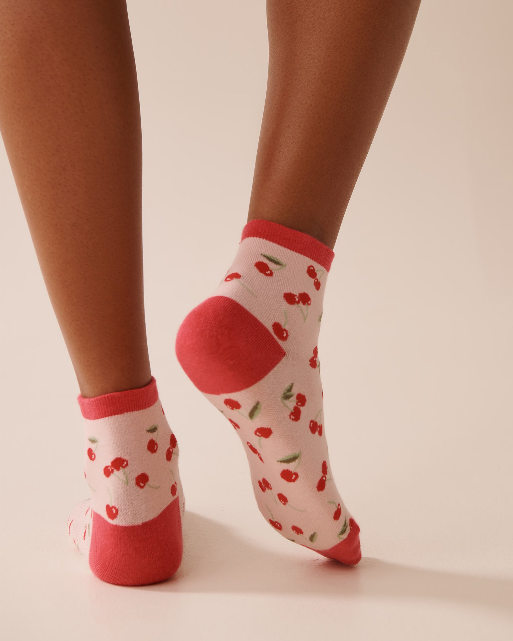 LA VIE EN ROSE Finely Ribbed Cherry Socks Pink/Cherry 40700396 - View4