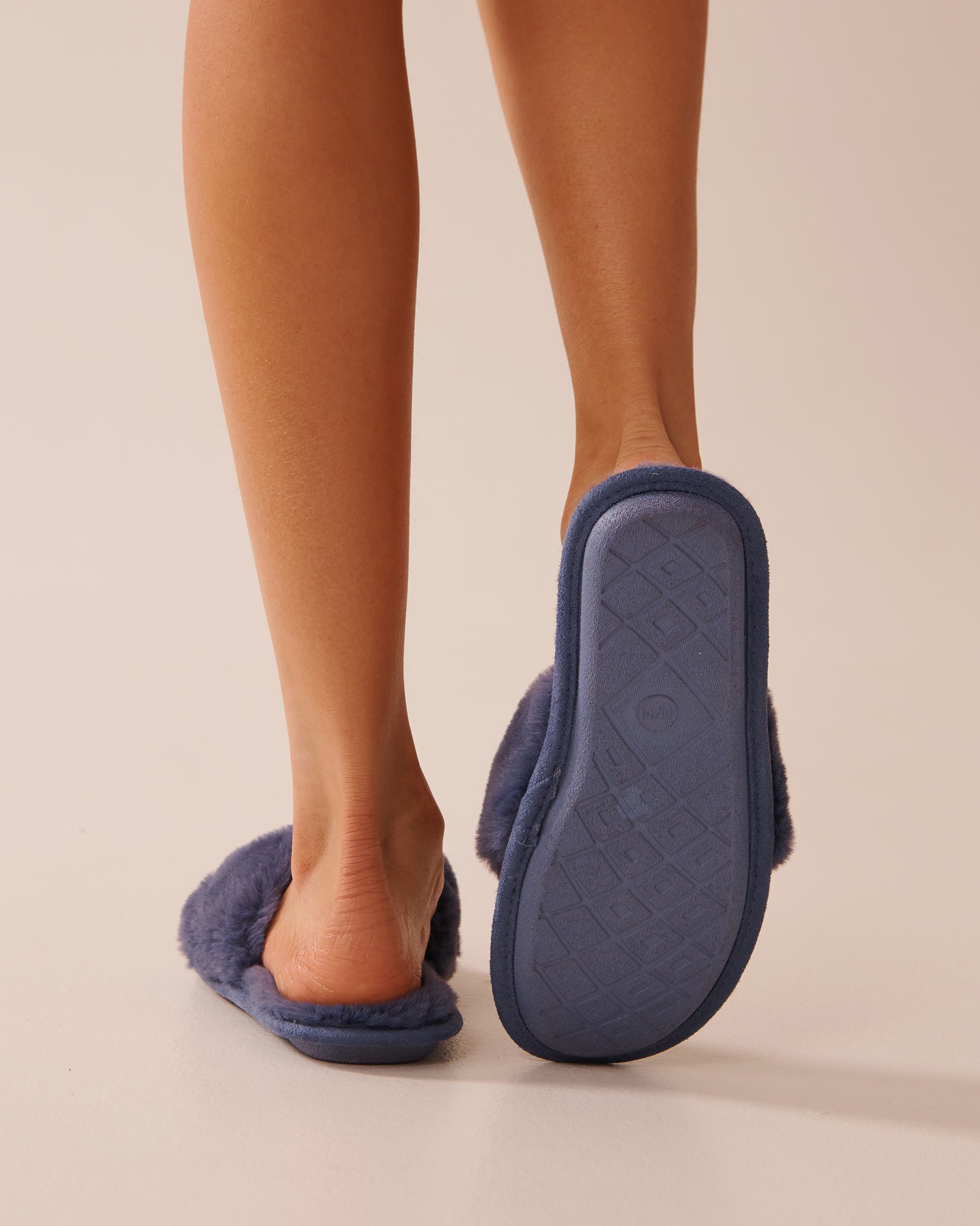 LA VIE EN ROSE Faux Fur Flip-flop Slippers Indigo Blue 40700397 - View2