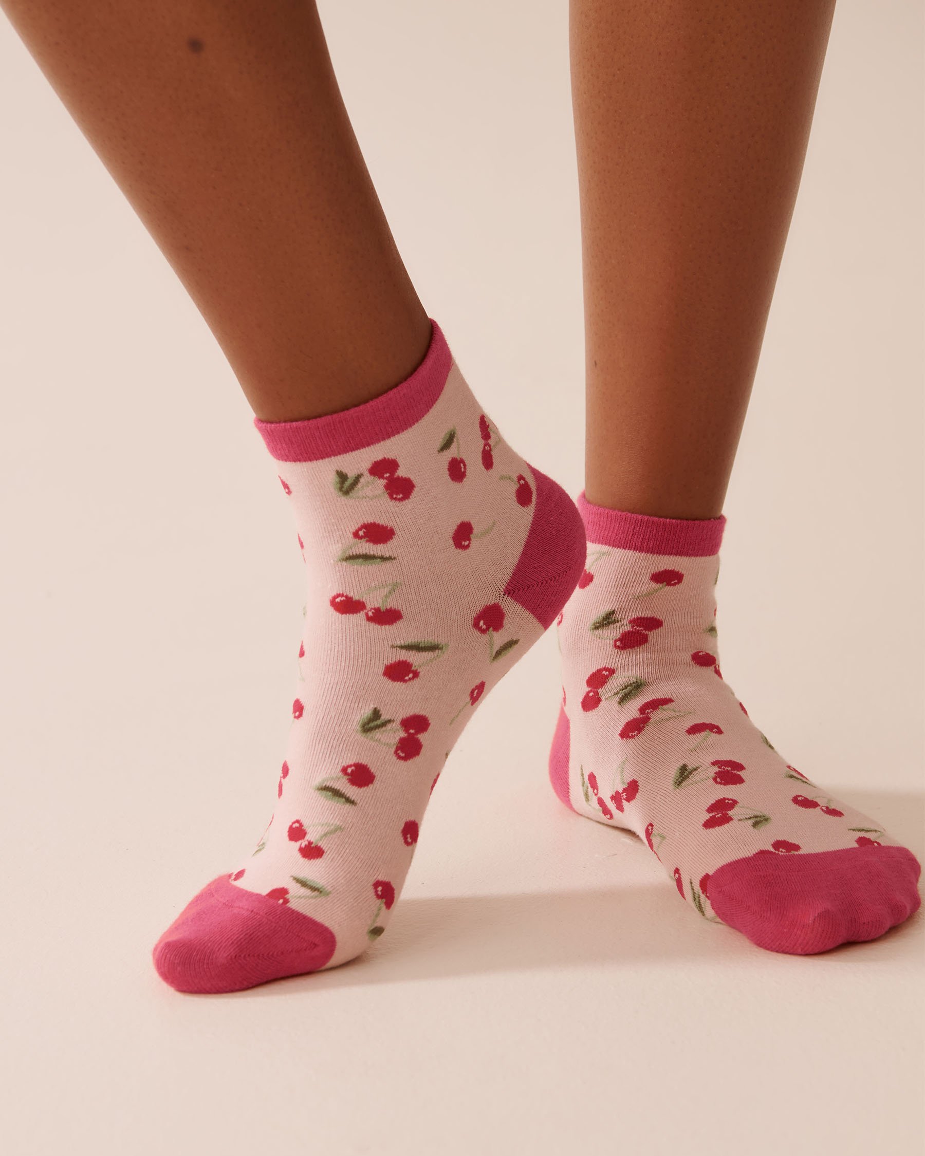 LA VIE EN ROSE Finely Ribbed Cherry Socks Pink/Cherry 40700396 - View3