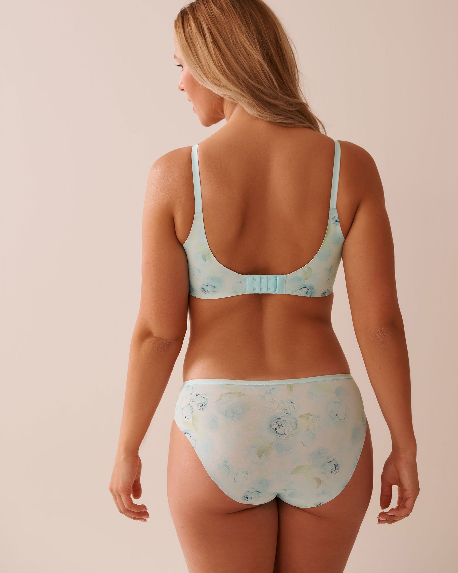 LA VIE EN ROSE Soutien-gorge doublure légère sans armatures dos lisse Roses bleues 10200502 - View2