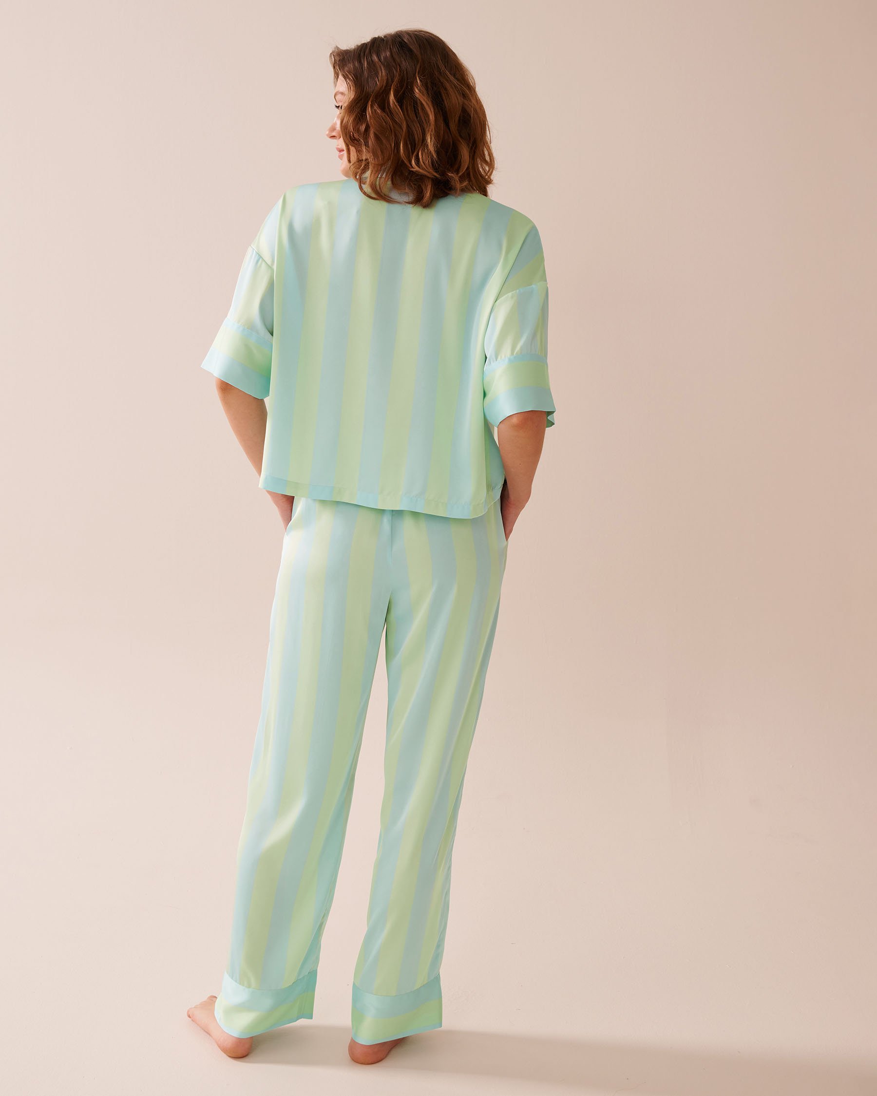 LA VIE EN ROSE Ensemble pyjama rayé manches courtes en satin Bleu et vert 60400052 - View2