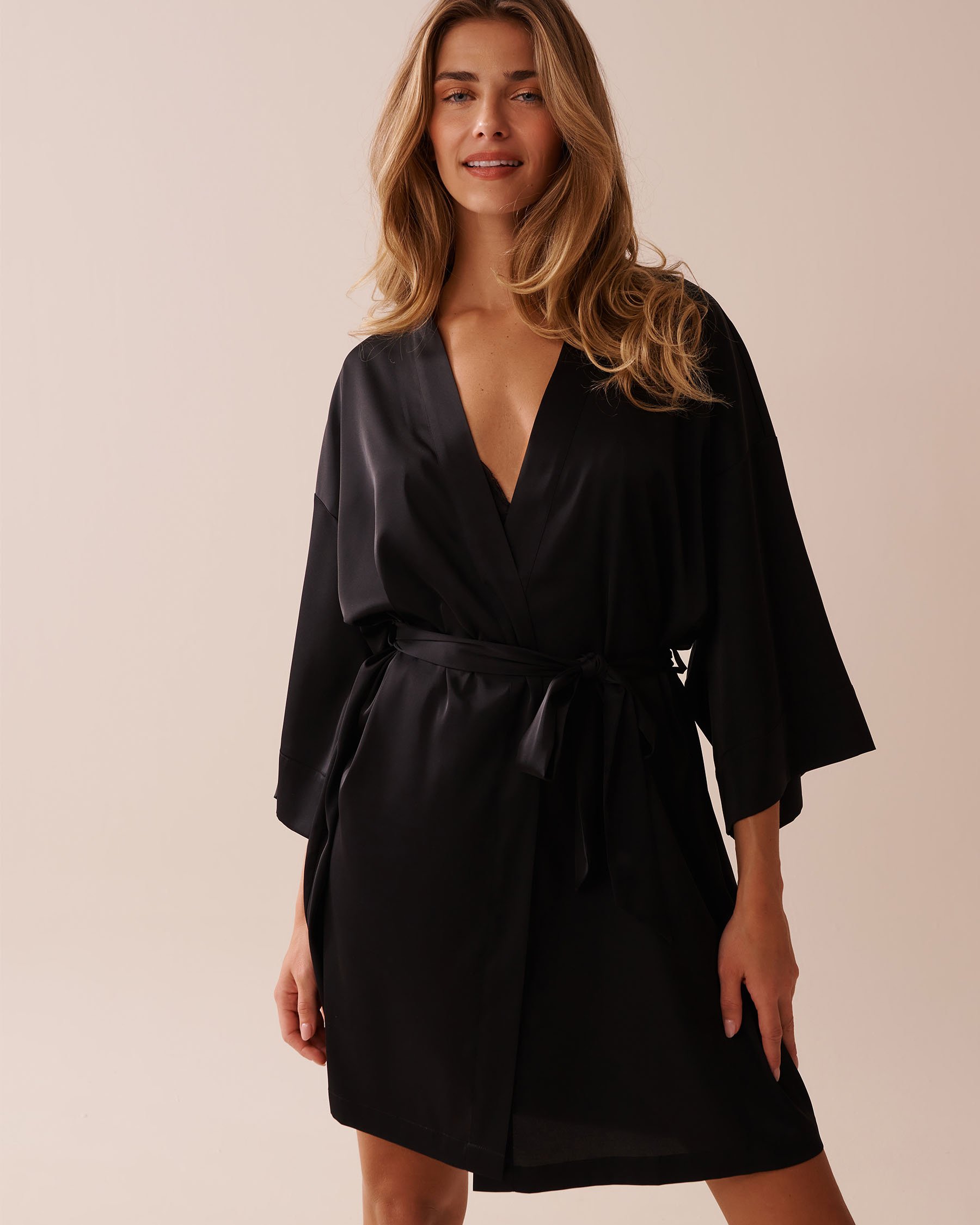 LA VIE EN ROSE Satin Kimono Black 60600094 - View1