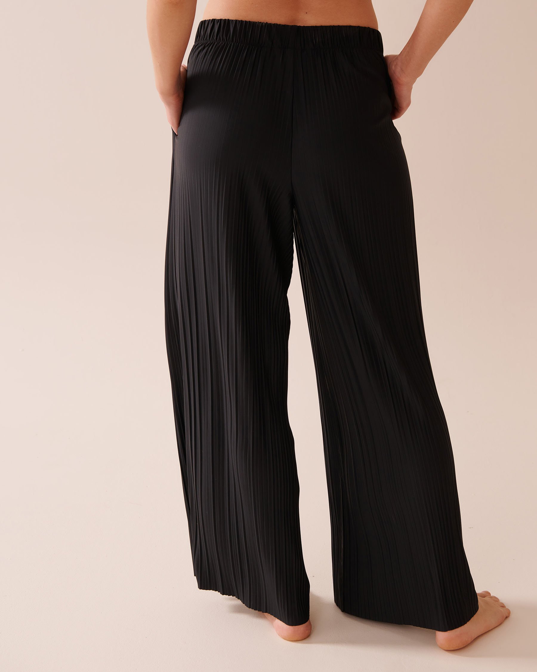 LA VIE EN ROSE Lightweight Pleated Effect Pants Black 50200092 - View2