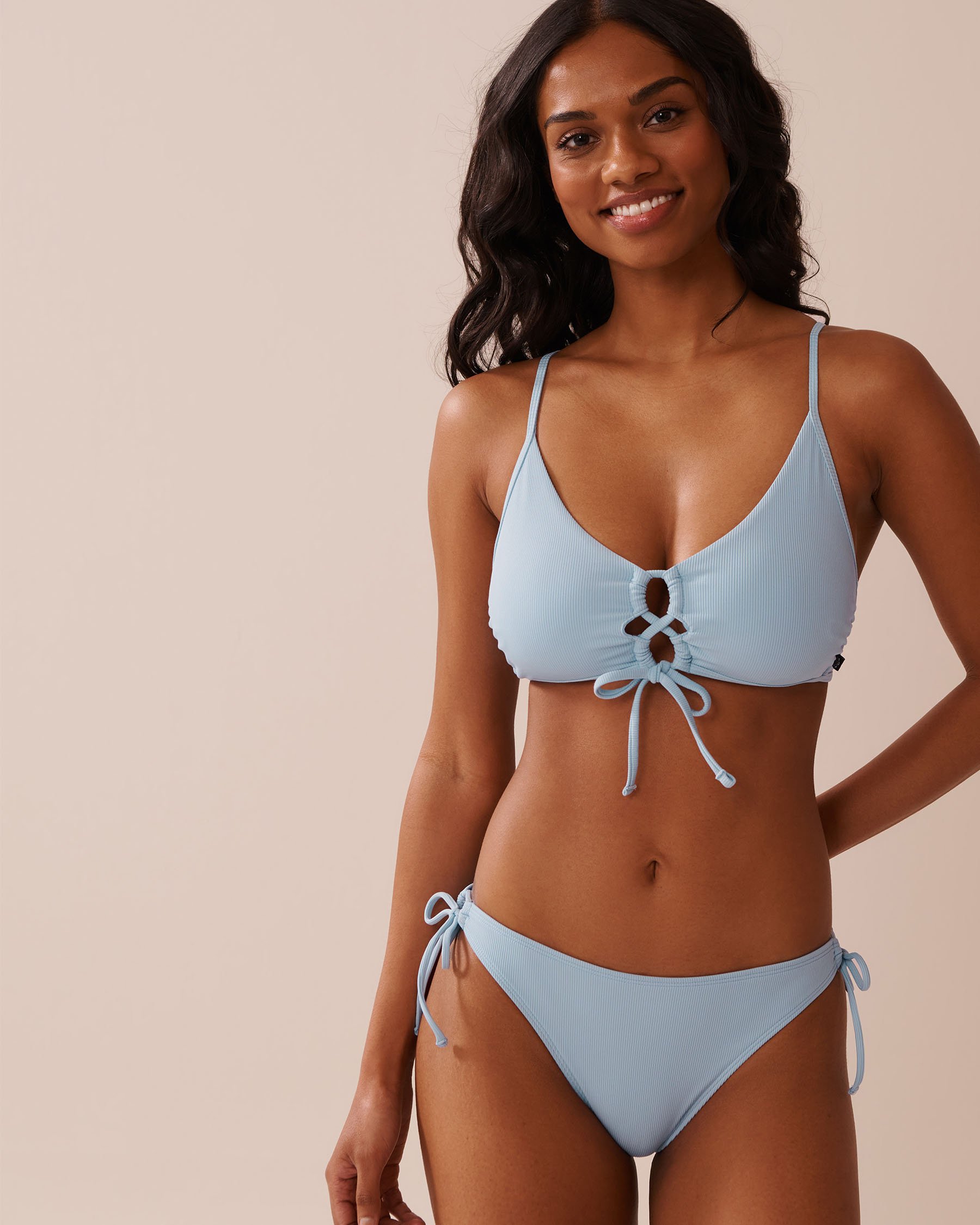 LA VIE EN ROSE AQUA Bas de bikini brésilien noué aux hanches côtelé BABY BLUE Bleu pastel 70300722 - Voir3