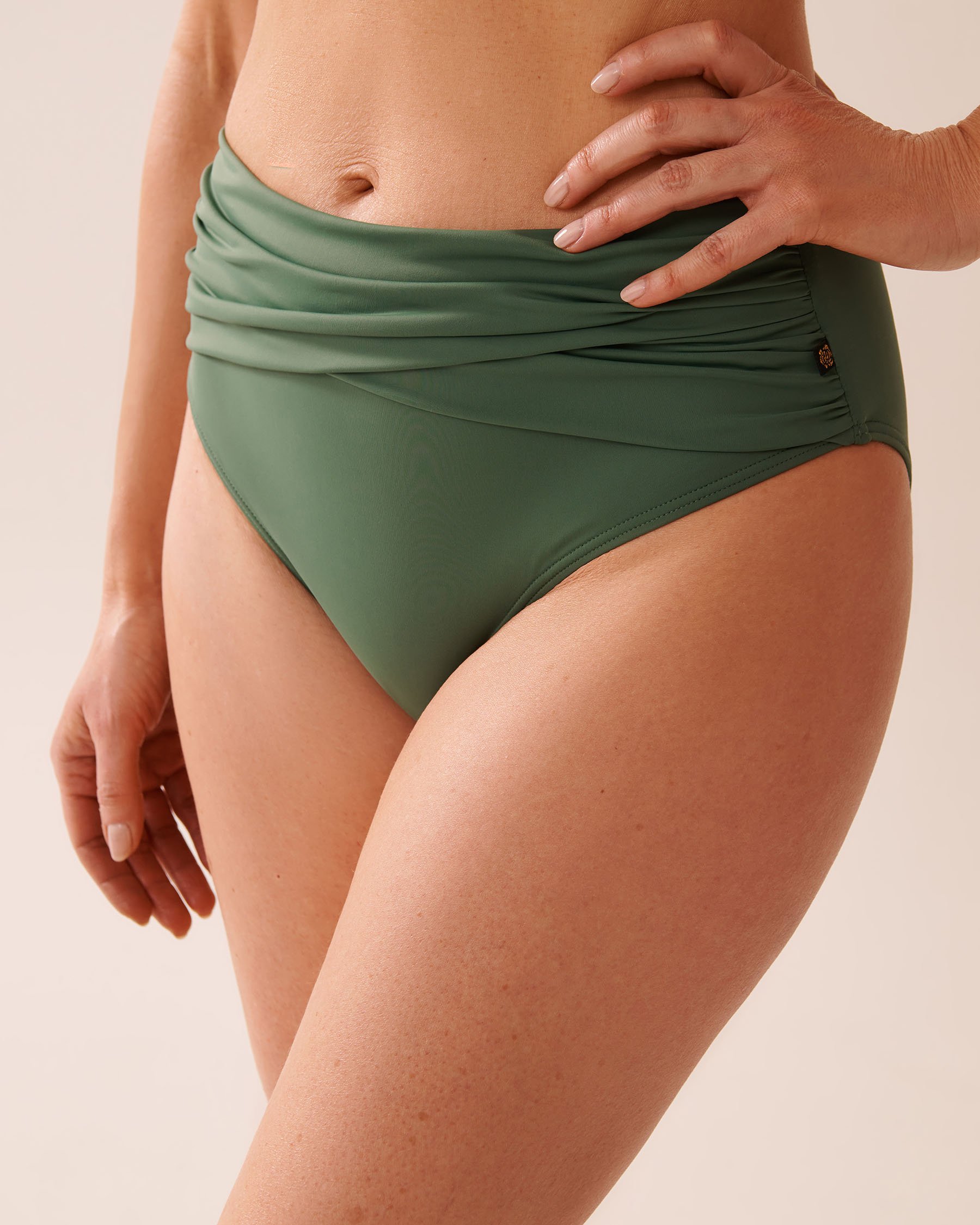 LA VIE EN ROSE AQUA Bas de bikini taille mi-haute drapée en fibres recyclées KHAKI Kaki 70300735 - View1