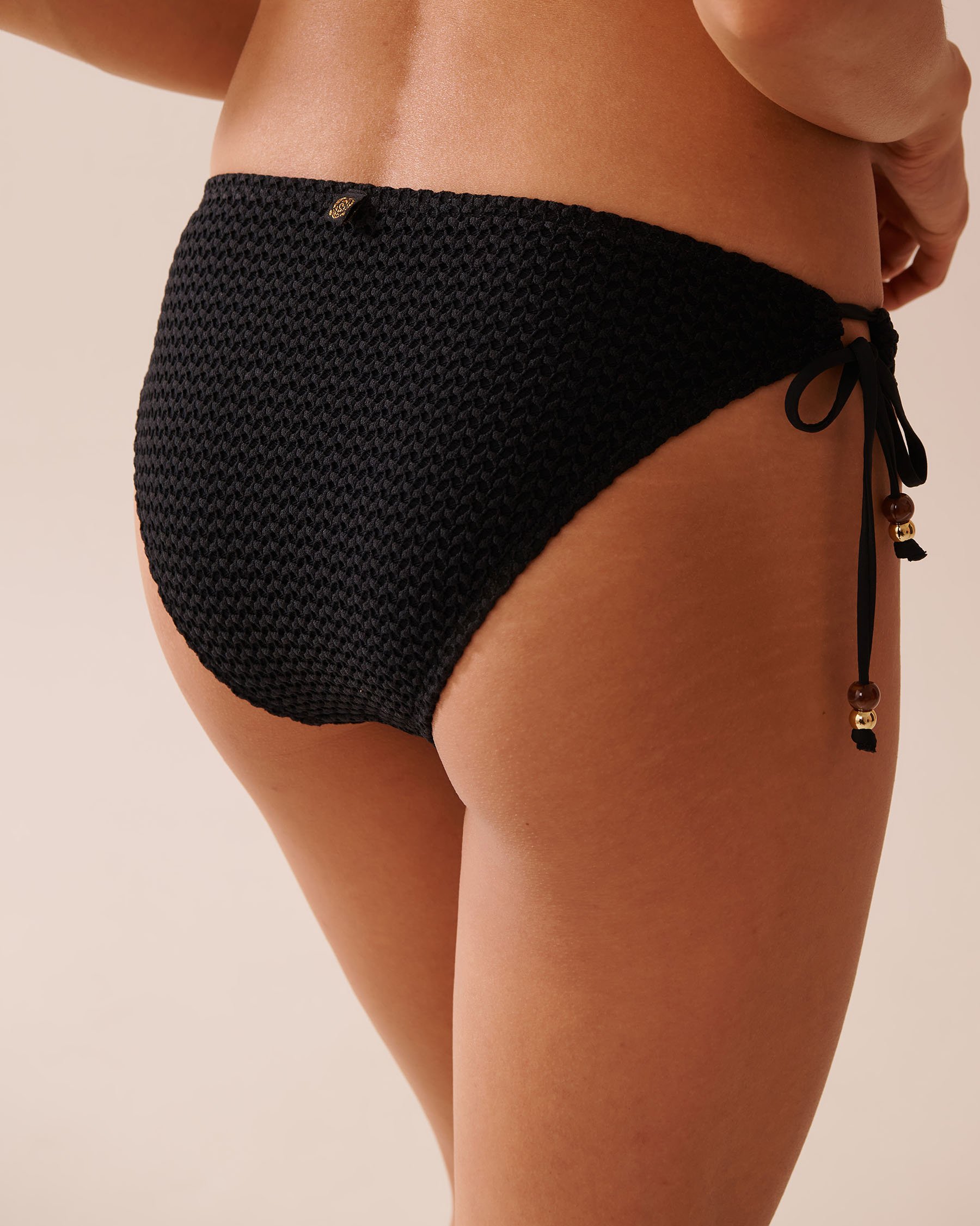 LA VIE EN ROSE AQUA Bas de bikini brésilien noué aux hanches en crochet SOLID Noir 70300696 - Voir3