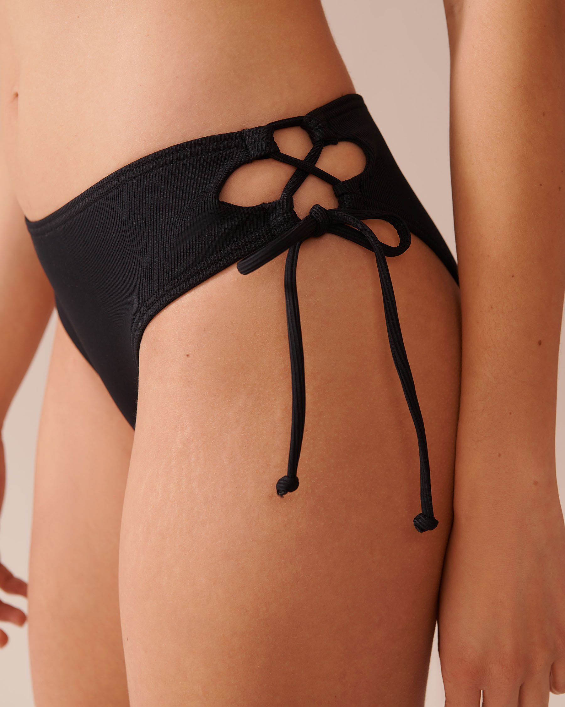 LA VIE EN ROSE AQUA Bas de bikini brésilien liens croisés côtelé en fibres recyclées SOLID Noir 70300689 - View3