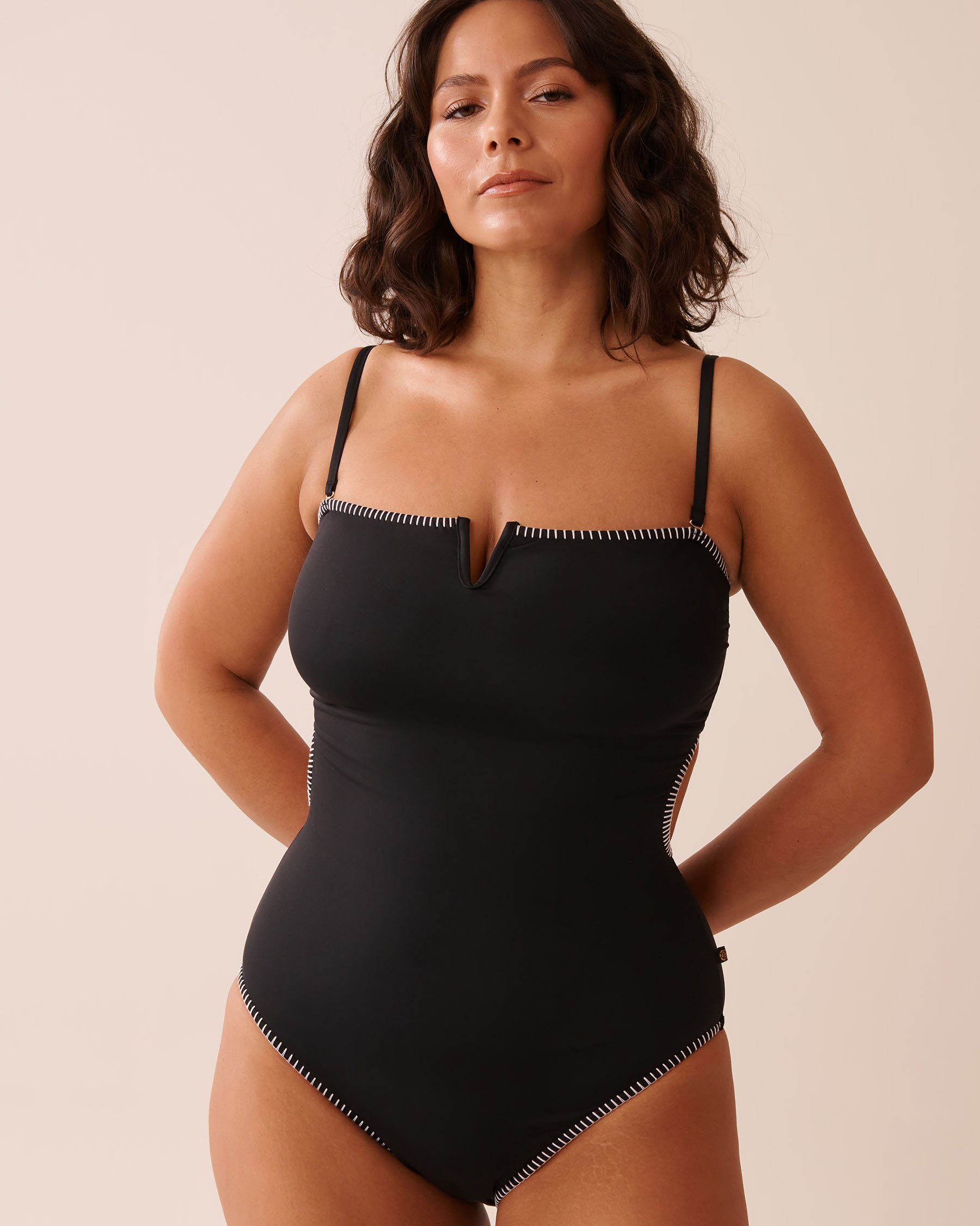LA VIE EN ROSE AQUA SOLID V-wire and Cut-out One-piece swimsuit Black 70400169 - View9