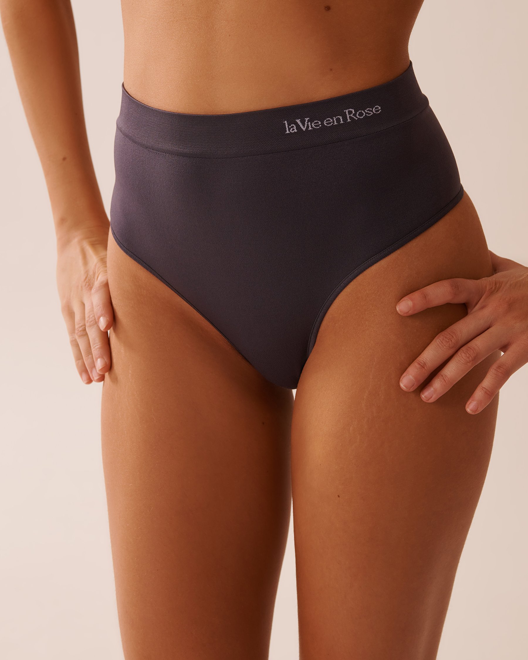 LA VIE EN ROSE Seamless Fabric High Waist Thong Panty Anthracite 20200641 - View1