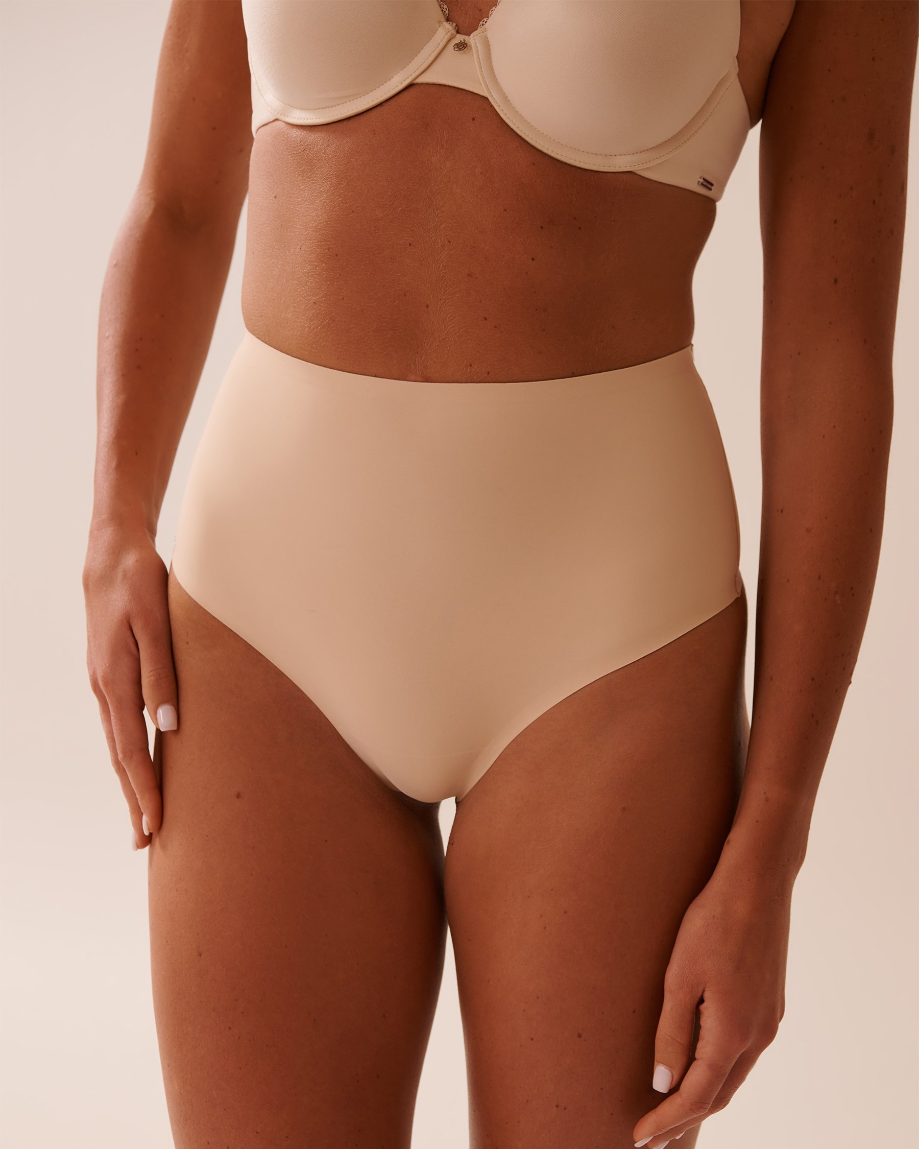 LA VIE EN ROSE Culotte tanga taille haute maintien modéré en microfibre Noisette 30200012 - View1